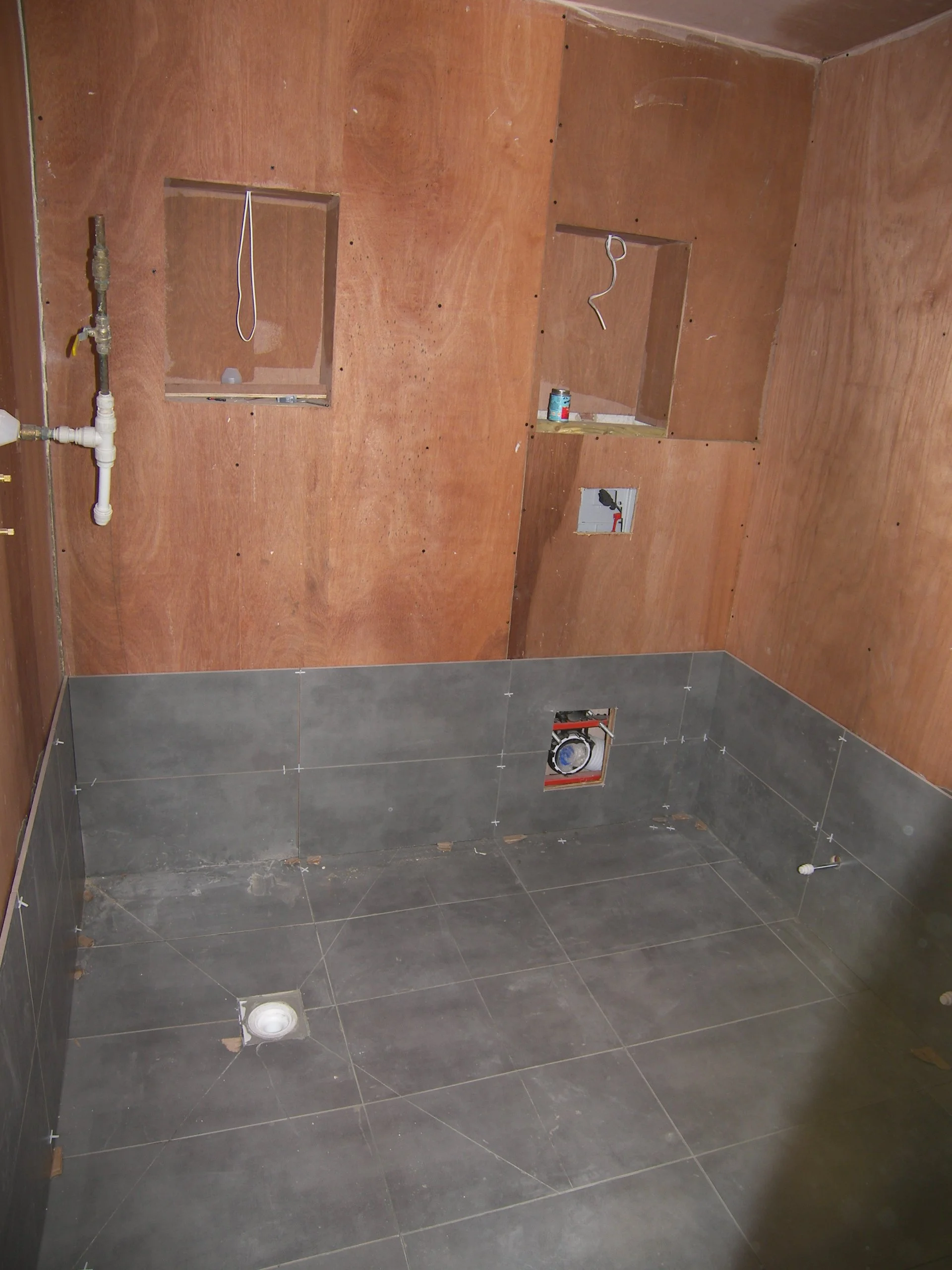 Carpenter, Decorator, Gas/Heating Engineer, Electrician, Plumbing, Handyman, Tiling, Roofing