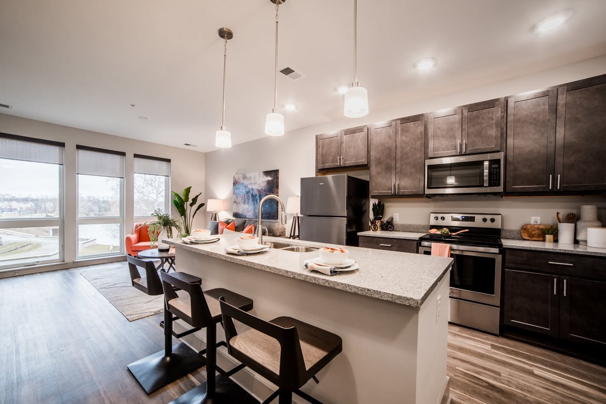 RiverHouse-Model-WEB-2.jpg