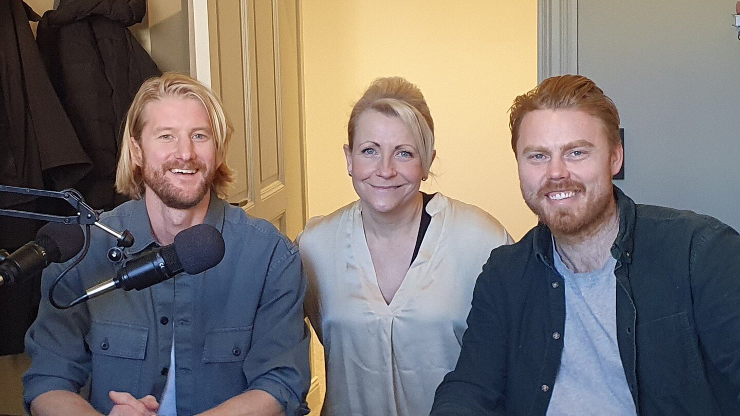 T&auml;nk att ha s&aring; h&auml;r roligt p&aring; jobbet! Poddinspelning kring H&aring;llbart ledarskap f&ouml;r @mindfully.nu med trevliga @wennhall och @gustavnord. Podden kommer snart. Stay tuned! 😃
#meditation #mindfulness #ledarskap #chef #pod