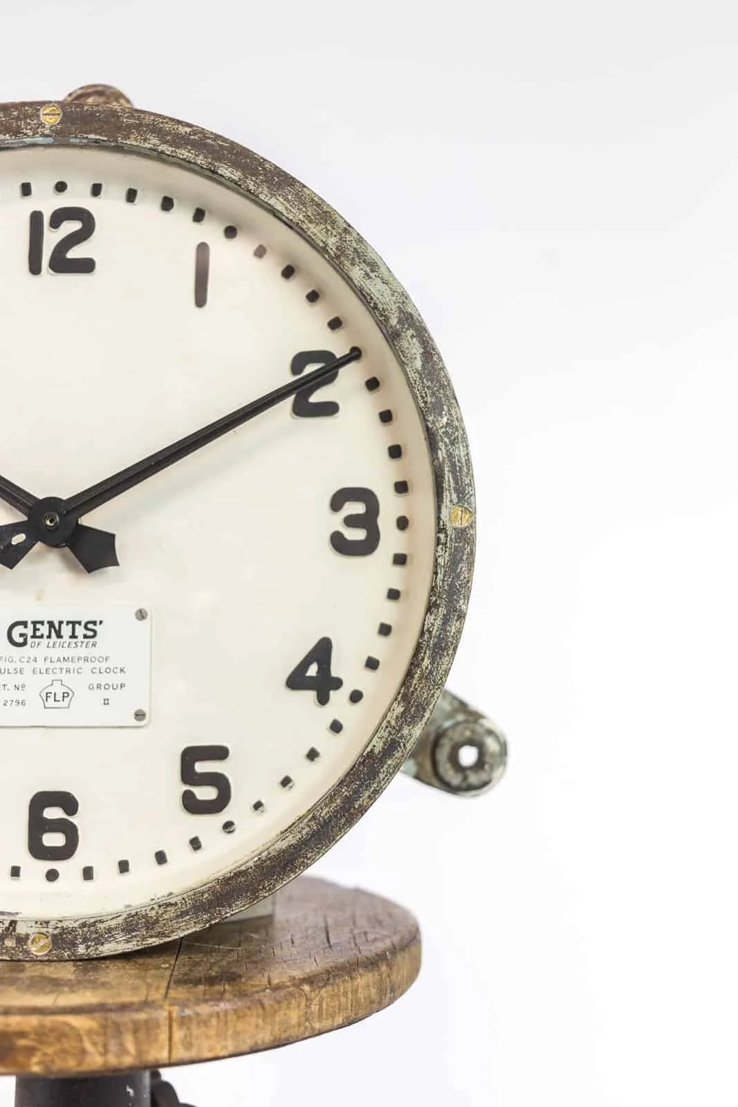 Vintage Industrial Heavy Duty Cast Iron Gents of Leicester FLP Clock (7).jpg