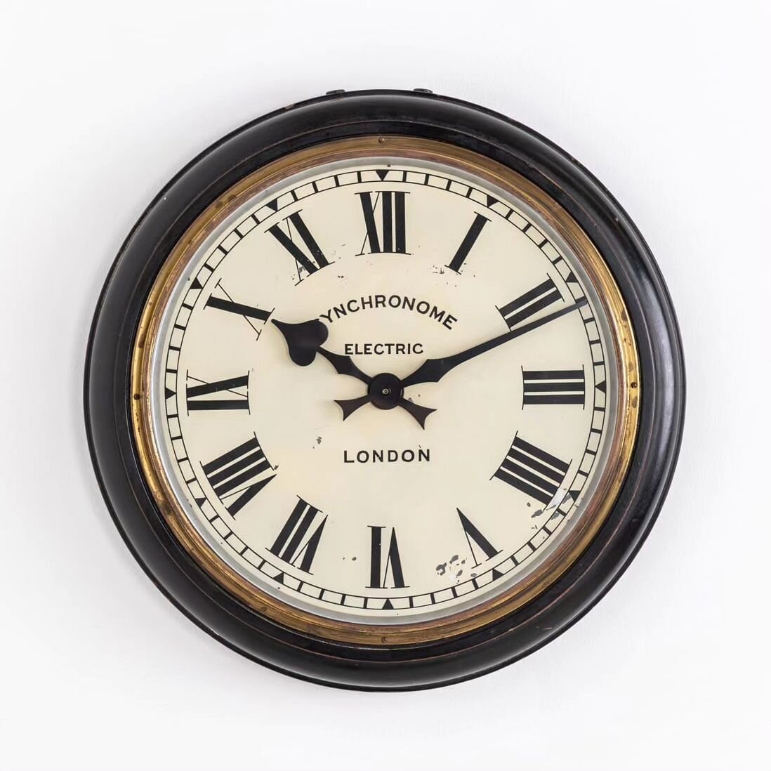 A really beautiful Synchronome wall clock, with a stylish combination of ebonised wooden surround and brass bezel. 

#antiquesworkshop #synchronome #london #antiqueclock #retro #vintageclock #horology #slaveclock #copper #clock #interiordesign #decor