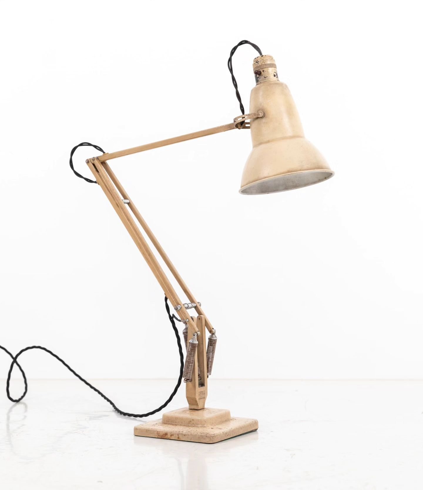 Really tidy blonde 1227 Anglepoise desk lamp by Herbert Terry &amp; Sons. Perhaps one of the most iconic designs in Britain's industrial history. 

#antiquesworkshop #vintageindustrial #antique #vintage #midcentury #antiques #midcenturymodern #interi