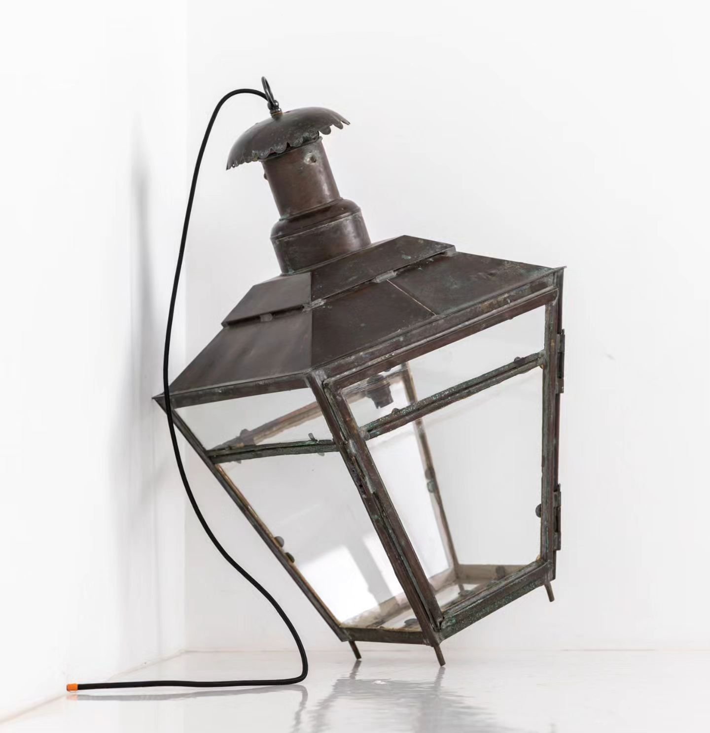 An simply formed copper street lantern with natural patina. English, c.1900.

Formerly a gas lantern, now discreetly adapted for use an electric pendant. Dating to the late 19th/early 20th century with a beautiful deep patina, with single opening doo