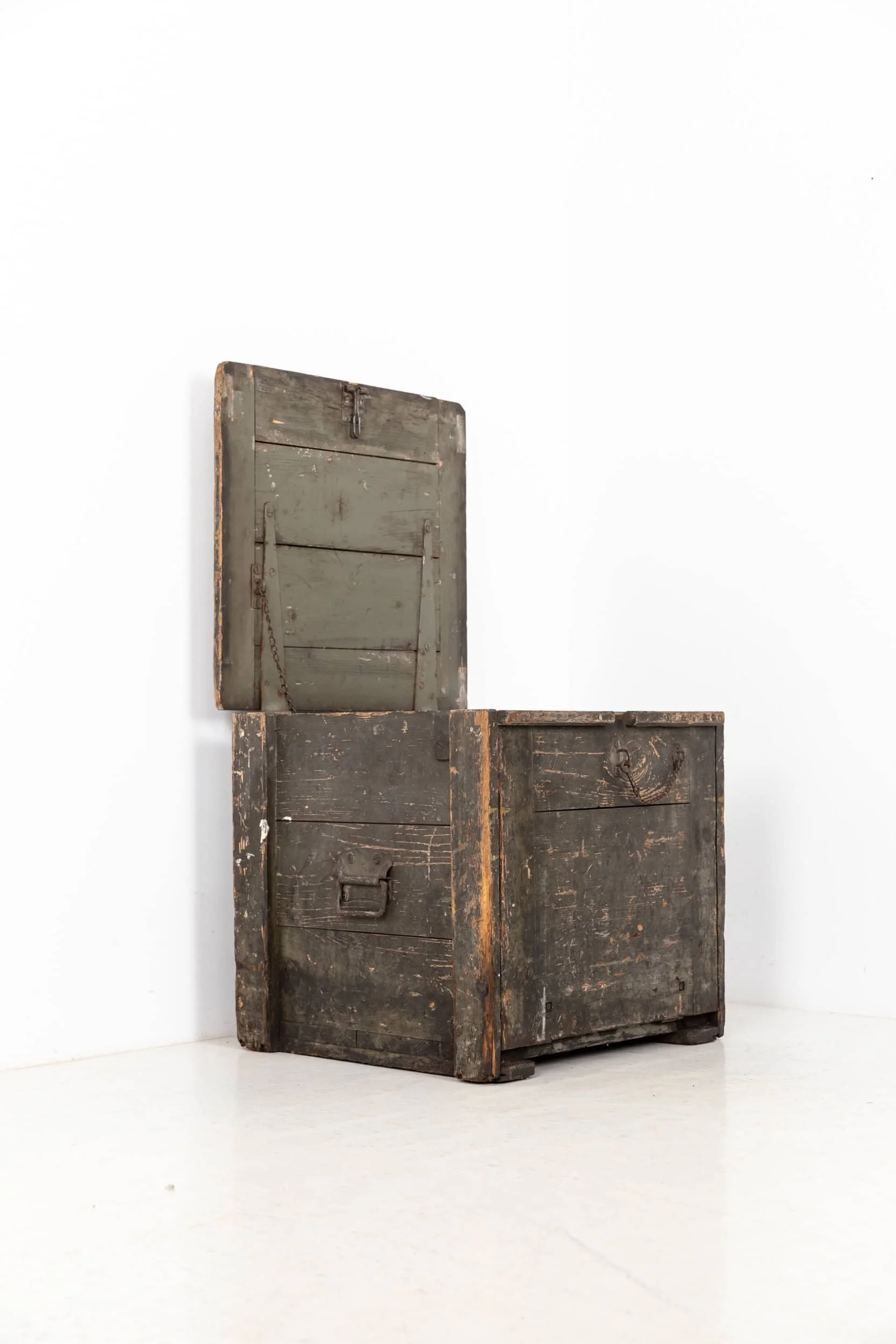 Vintage Industrial Wooden and Metal Storage Box Trunk (16).jpg