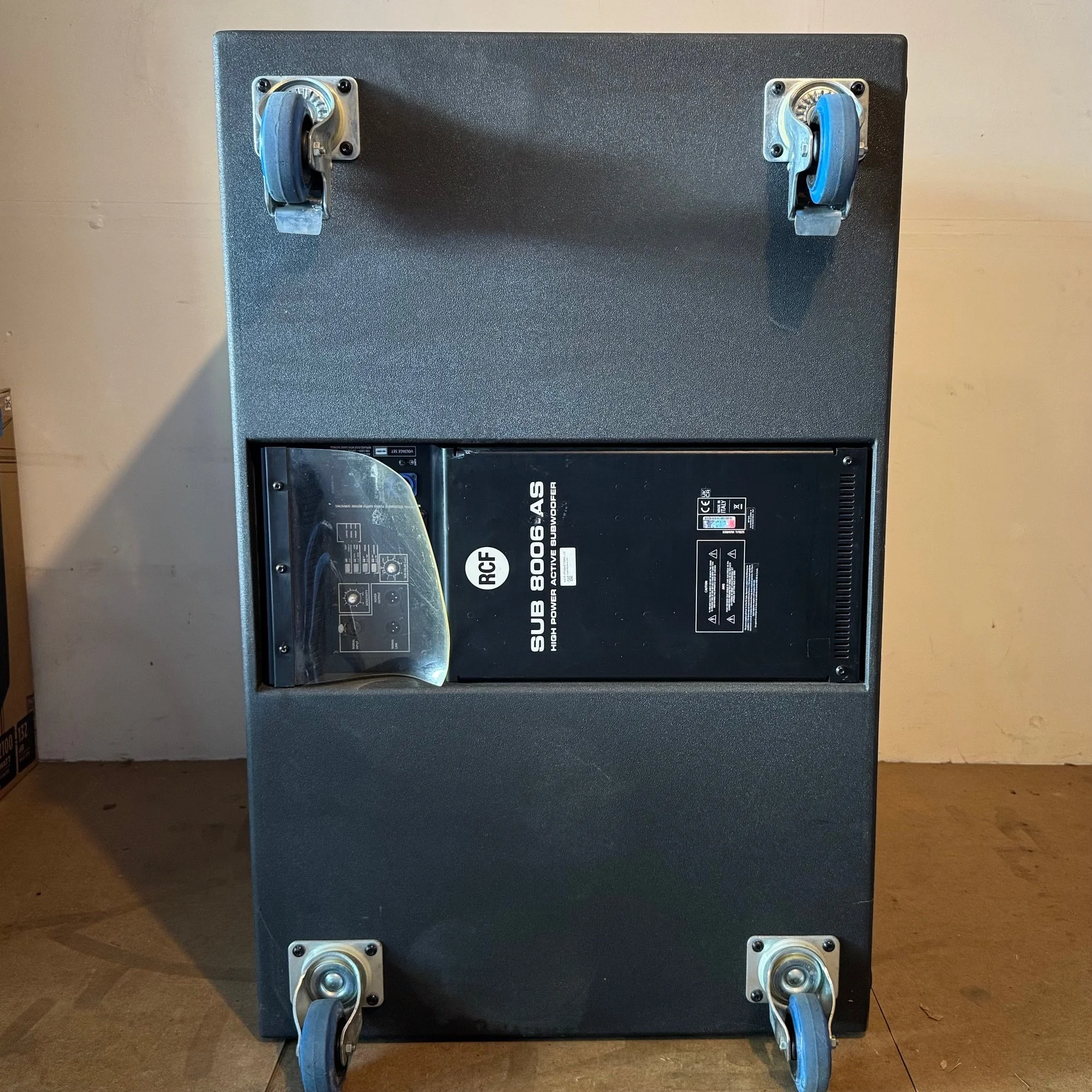 USED RCF SUB 8006-AS with rain amp weather cover