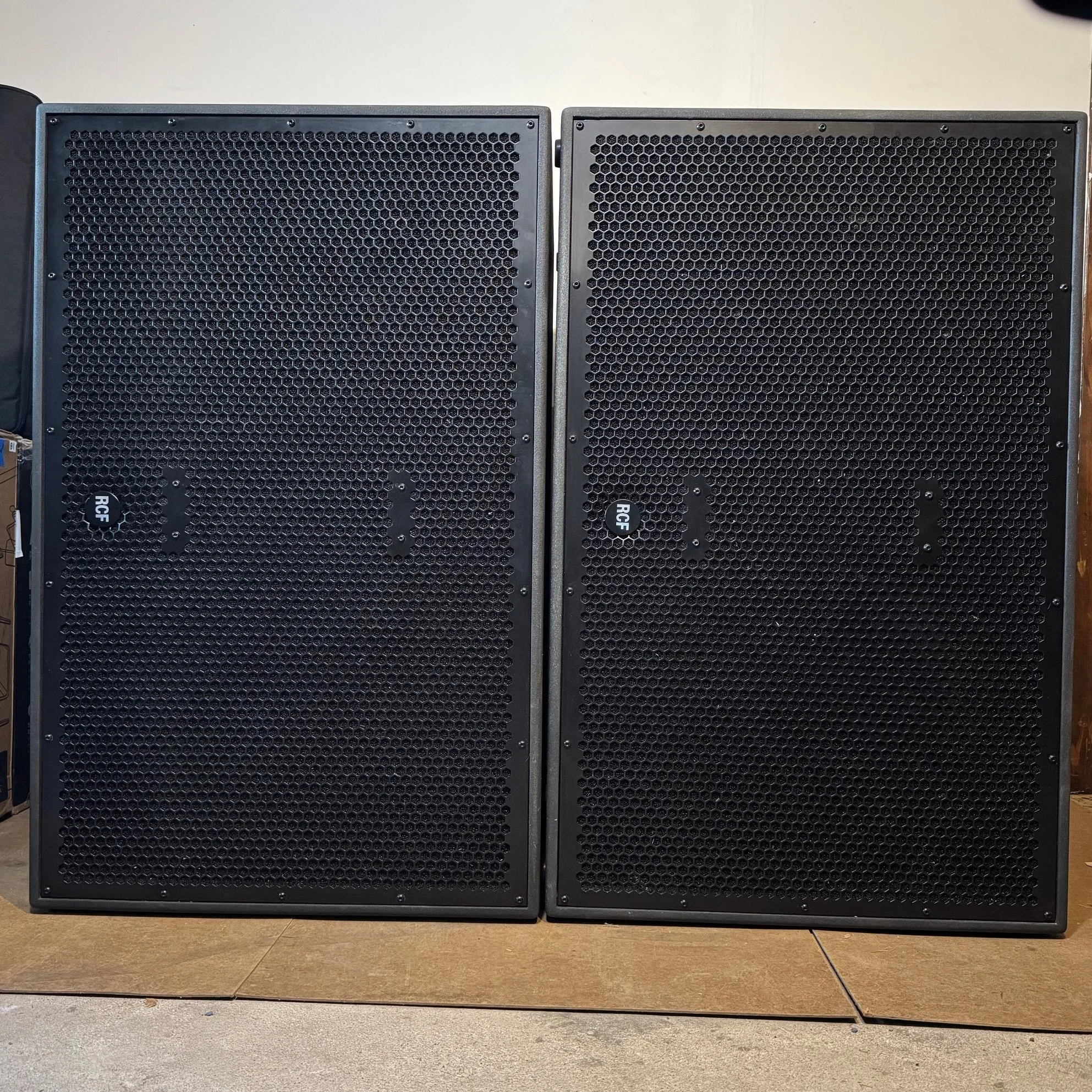 USED second hand RCF JBL FBT DB EV QSC dual double 18" powered subwoofer