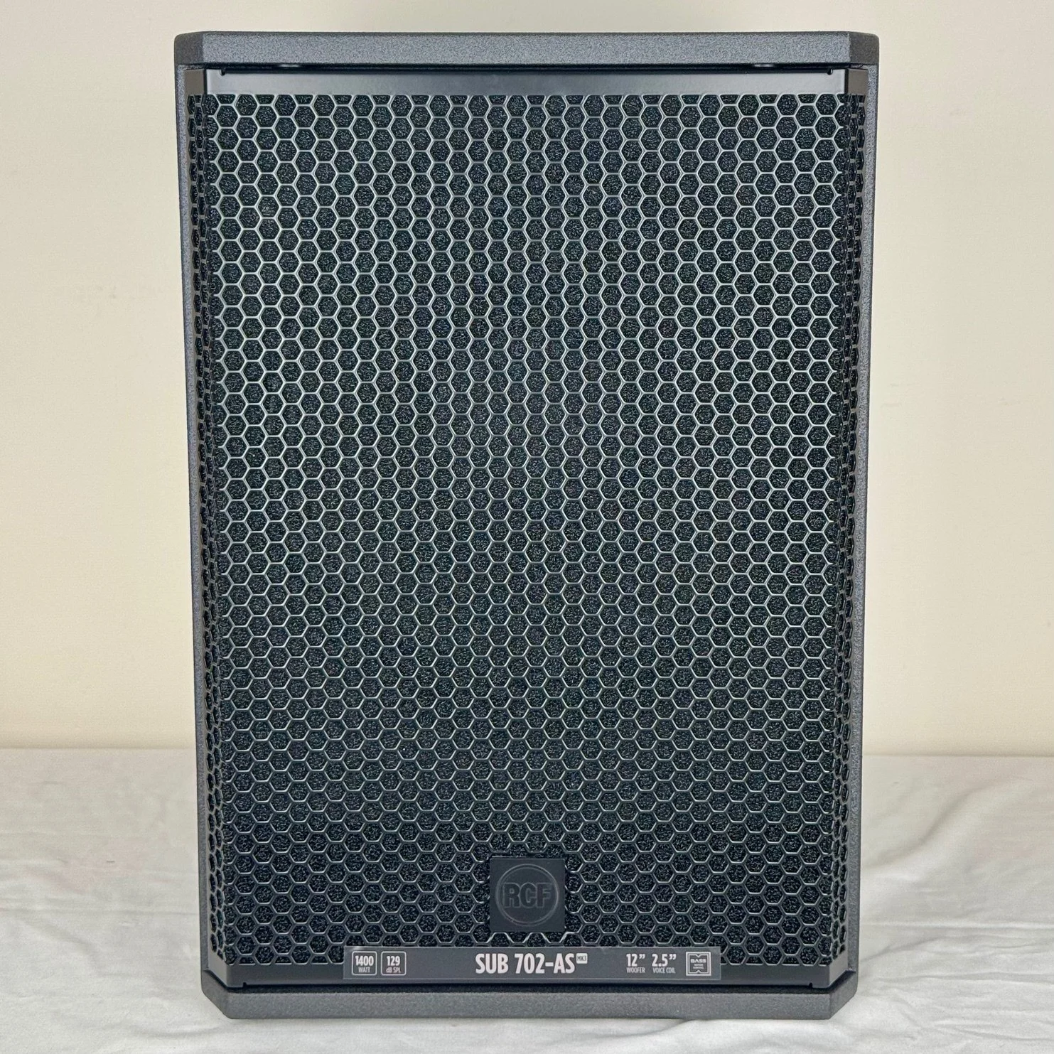 RCF SUB 702 MK3 Powered subwoofer (openbox) 3-yr RCF warranty