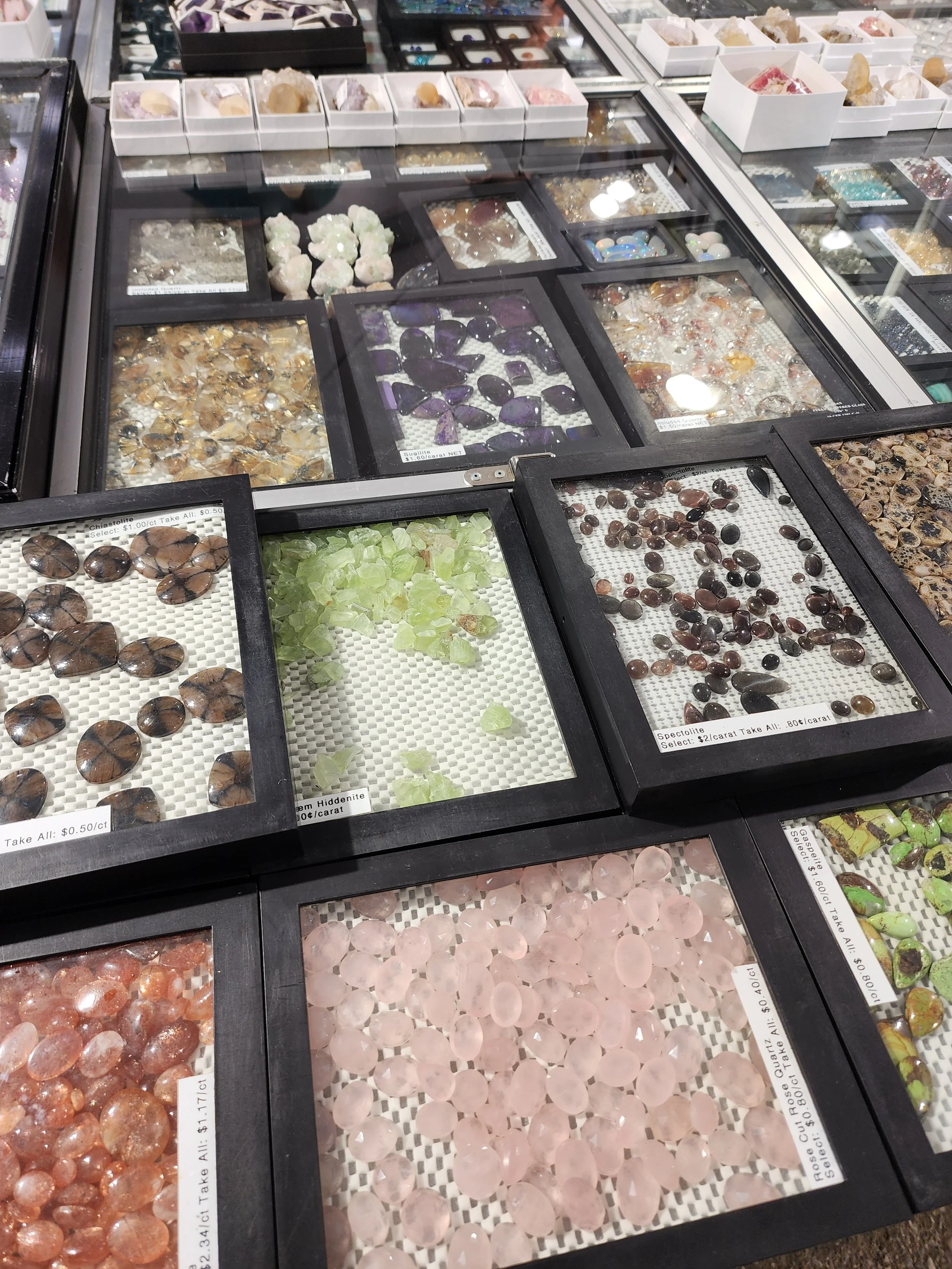  Tucson Gem Show booth featuring natural stones and silver pendants 