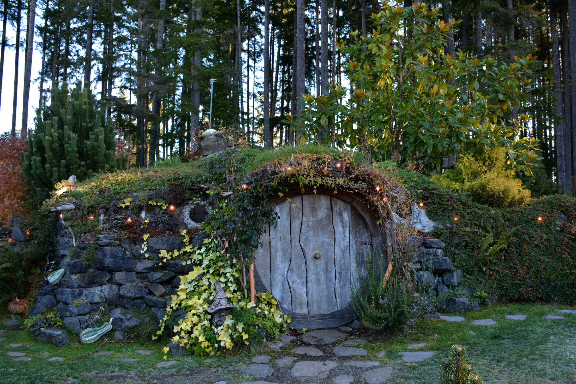  …and obviously brought it along to see a hobbit hole!  