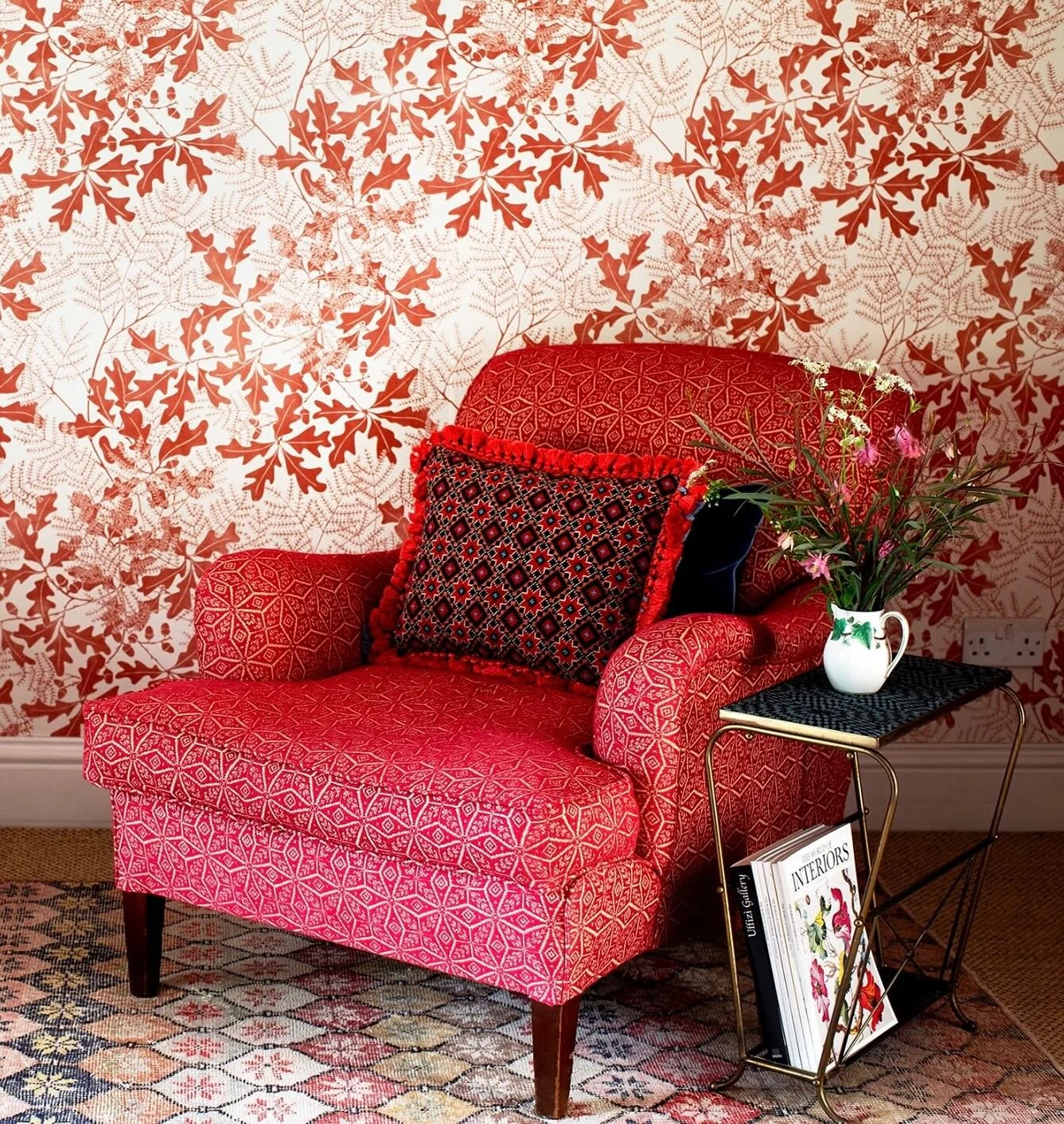 One of our needlepoint cushions trimmed with a double layer of very pretty tassels from @samuelandsons 
All the details can be found on our website huntandhope.com/ready-to-ship

📸 @kalina_krawczyk 

#huntandhope #needlepoint #customneedlepoint #bes