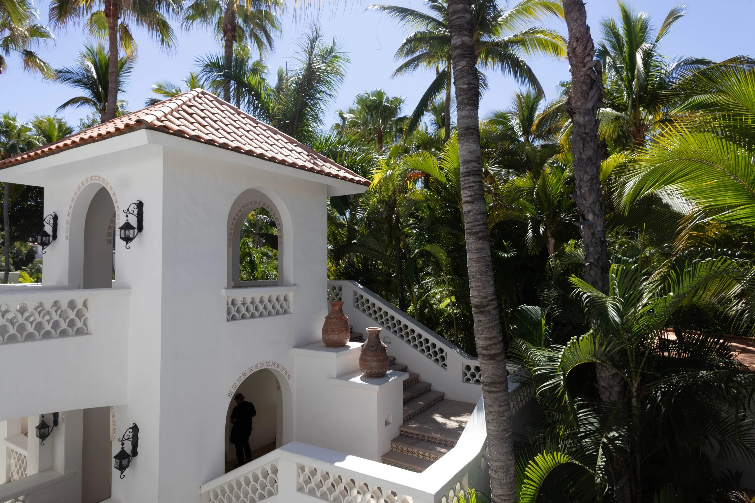 Eleanor M. - Sunlit Tropical Villa