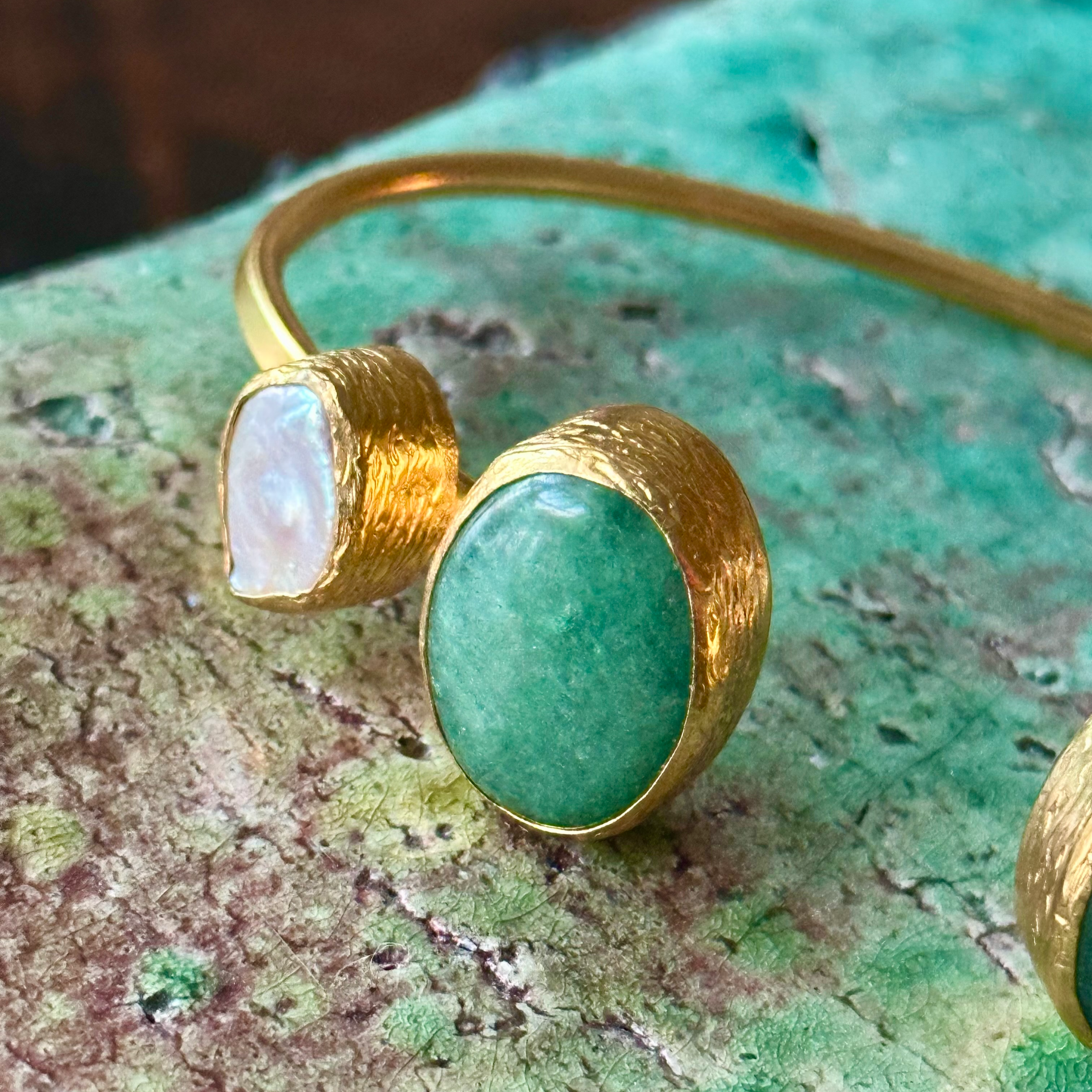 Green+stone+and+mother+of+pearl+gold+brass+bracelet.jpg+2.+%2478.png