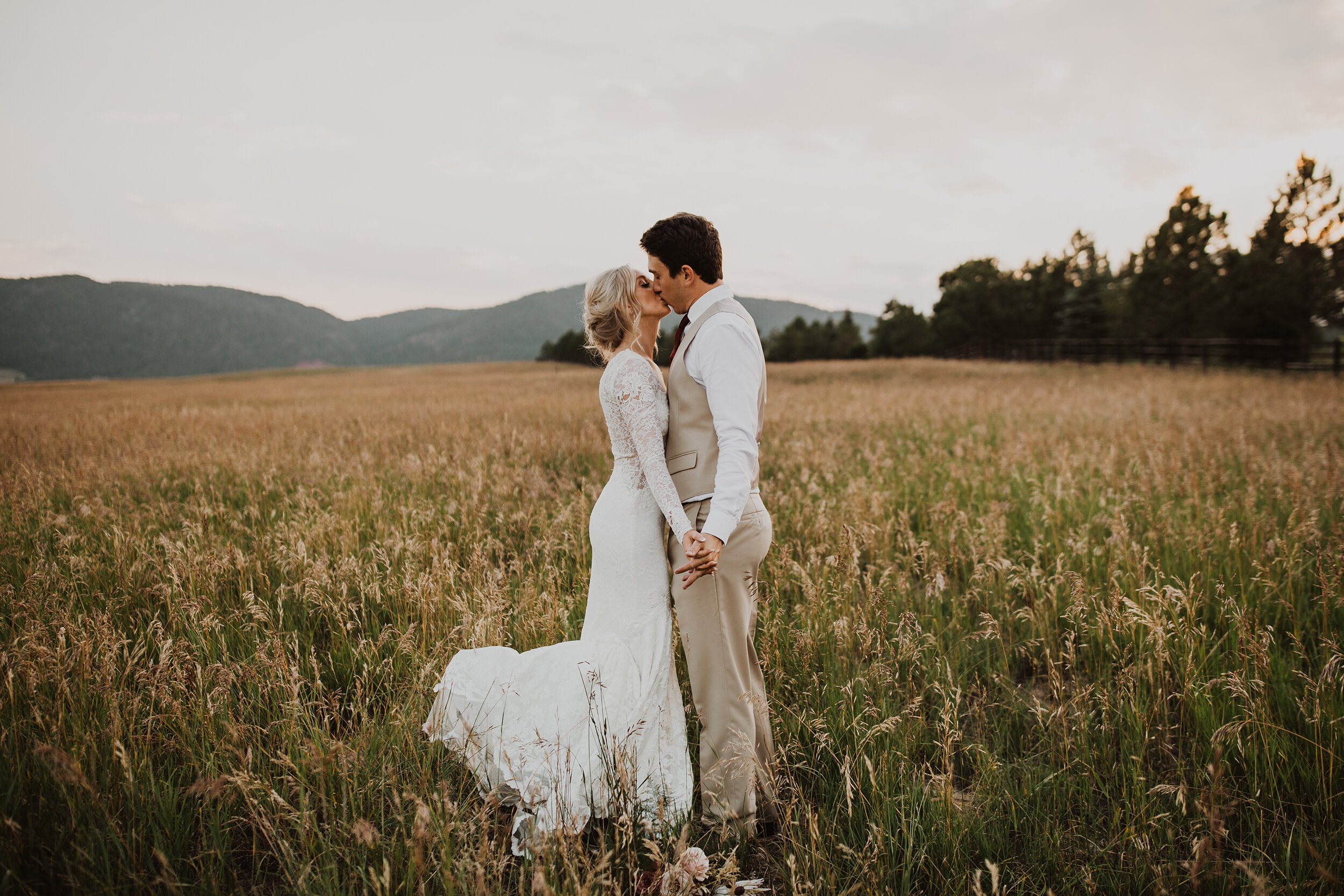 AshleeCrowdenPhotography_coloradoweddingphotographer_sprucemountainranch.jpg