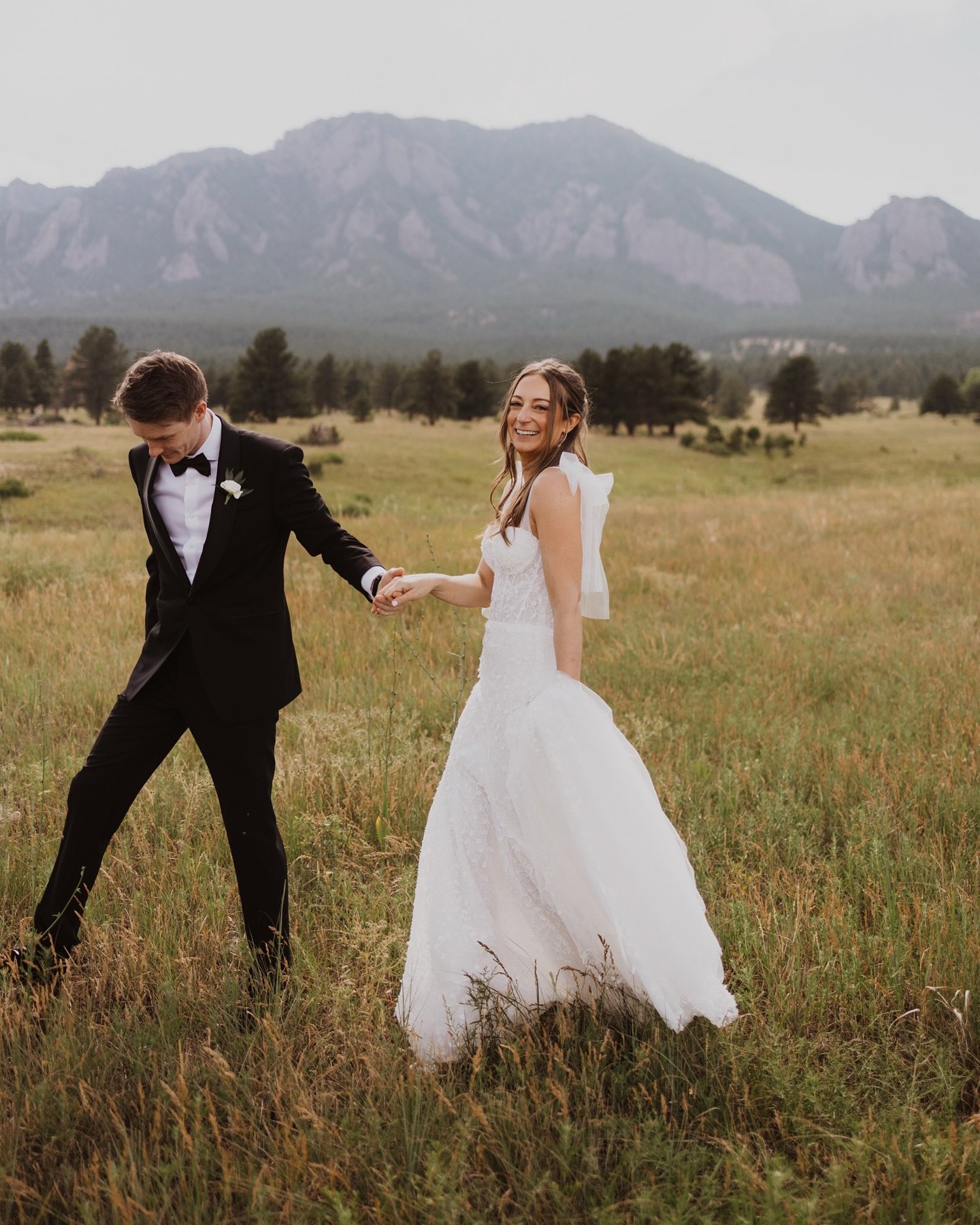I couldn&rsquo;t have asked for a better day with this couple. Cloud coverage mid-day? Party vibes that were on time the entire day??? Yes yes. Cutest couple with the most organic chemistry&hellip;yes! Dream team of vendors! #ashleecrowdenphotography
