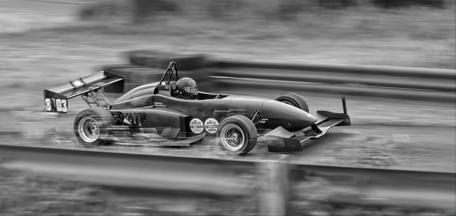 flat out to the finish.jpg