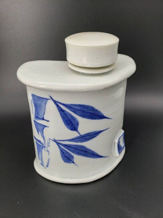 Porcelain ceramic flask