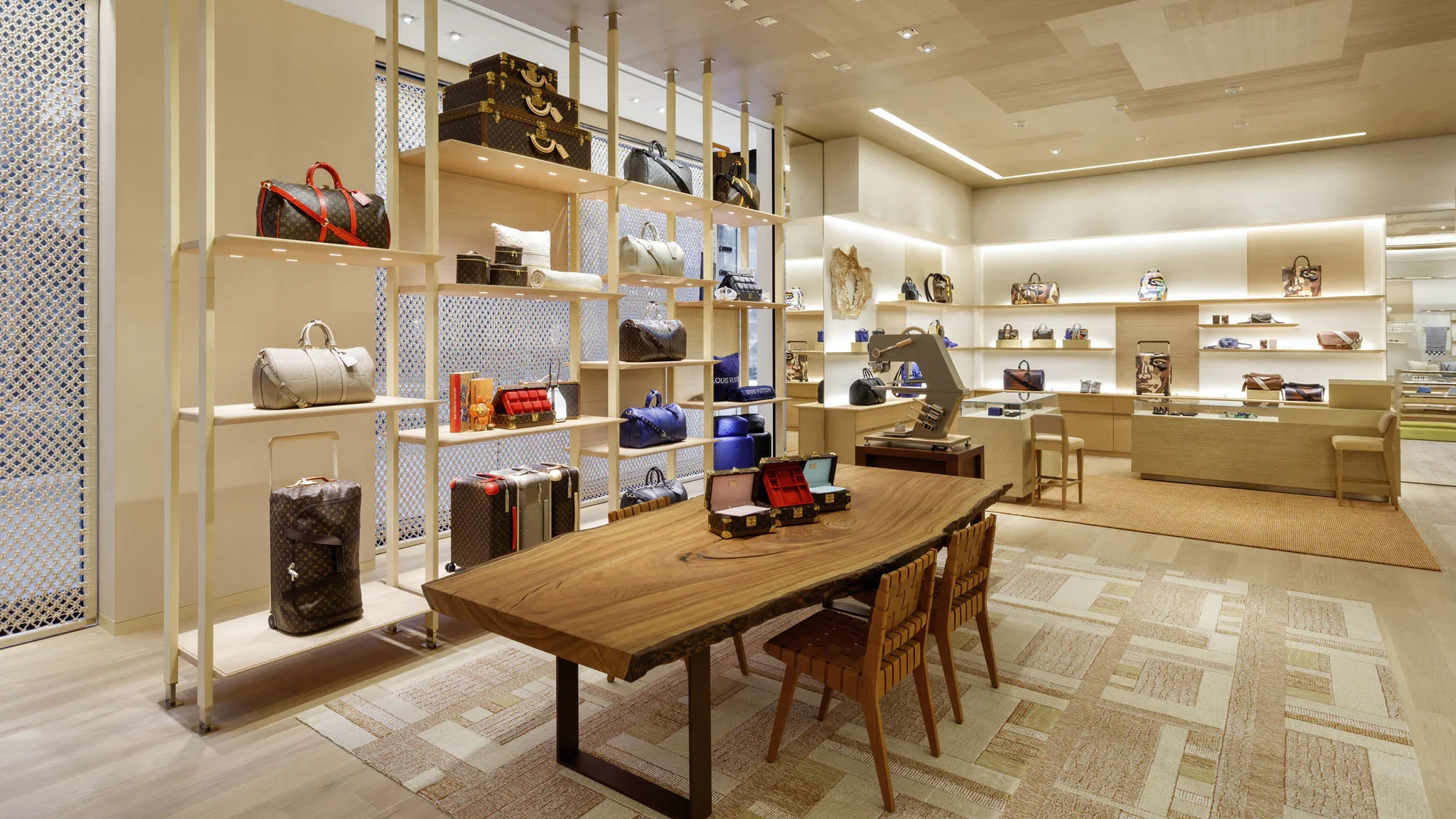 louis-vuitton--U4N_Miami_Coral_Gables_4_DI3.webp