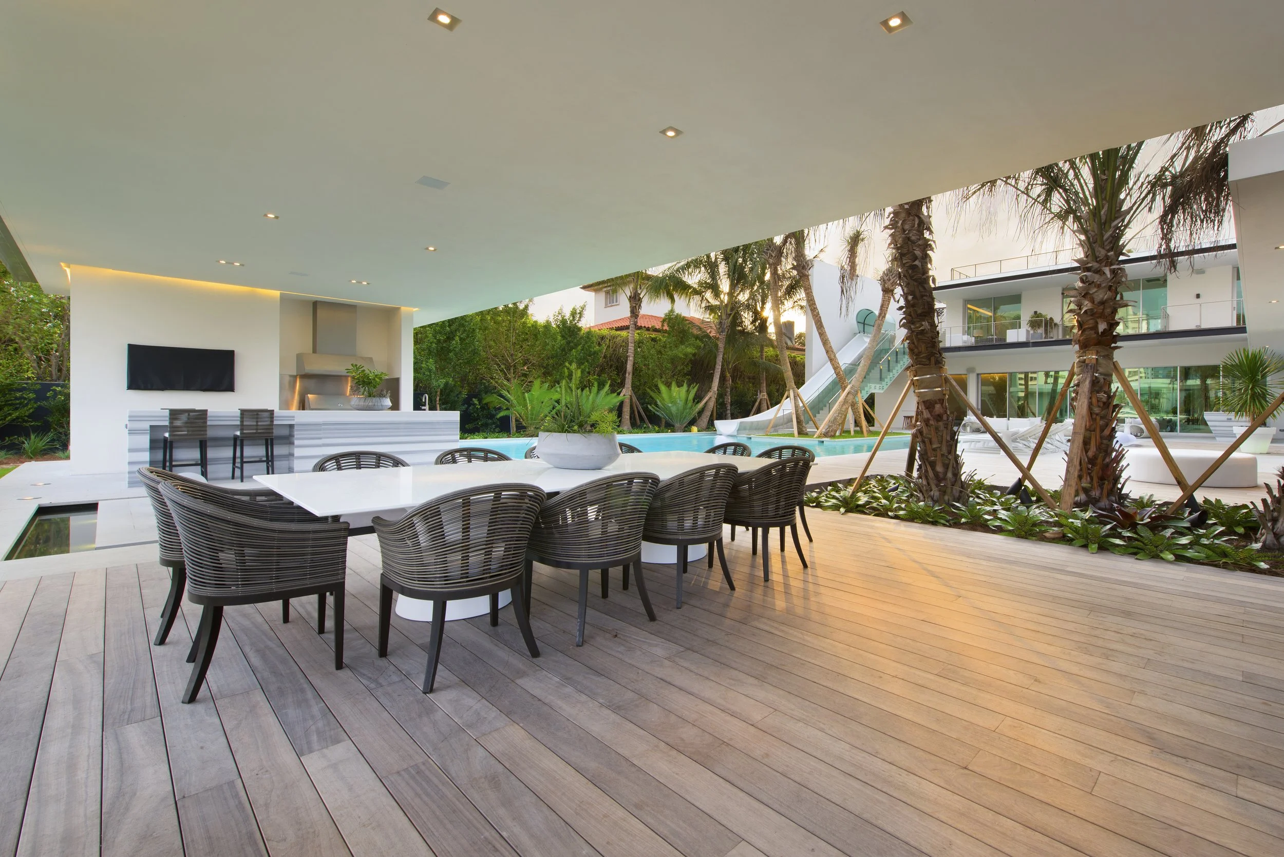 Dusk - Exterior Dining.jpg