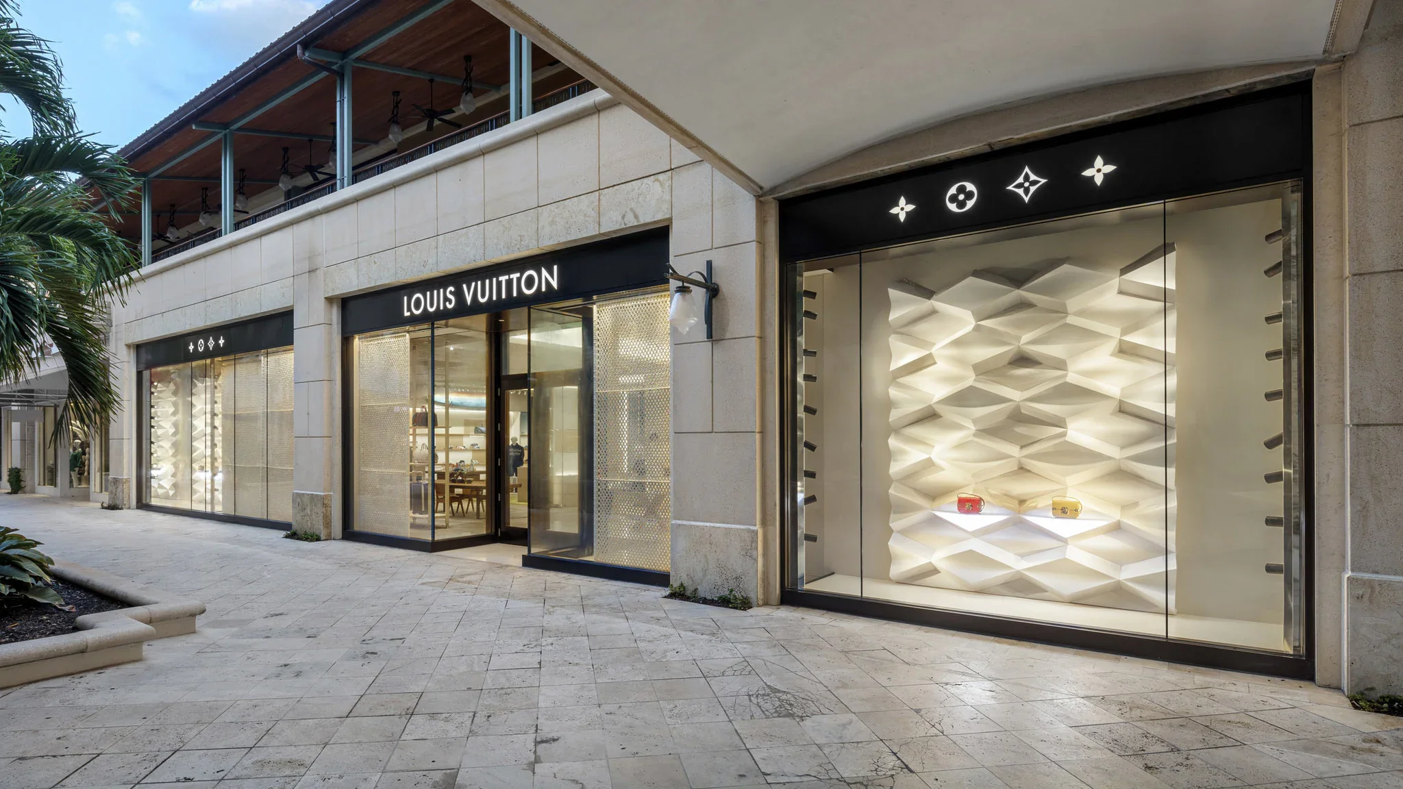 louis-vuitton--U4N_Miami_Coral_Gables_1_DI3-1.webp