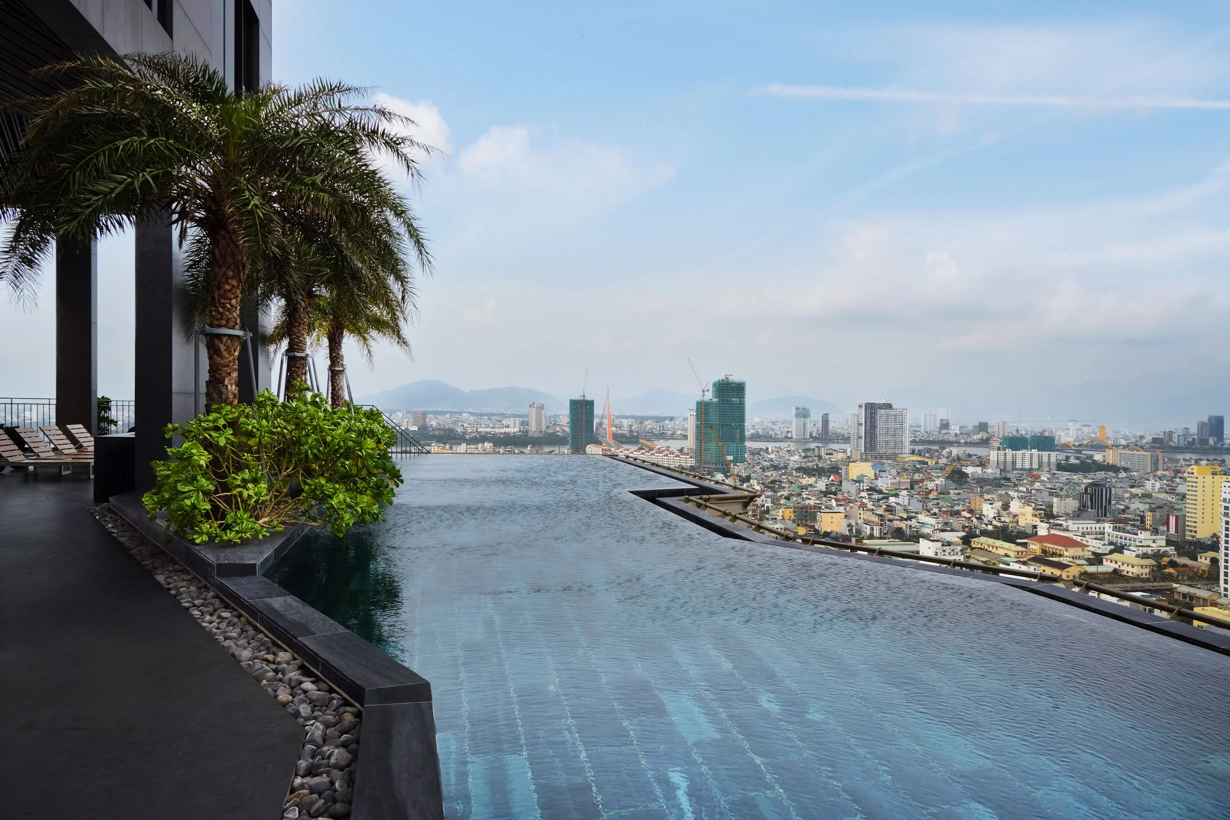 Rooftop Infinity pool M Hotel