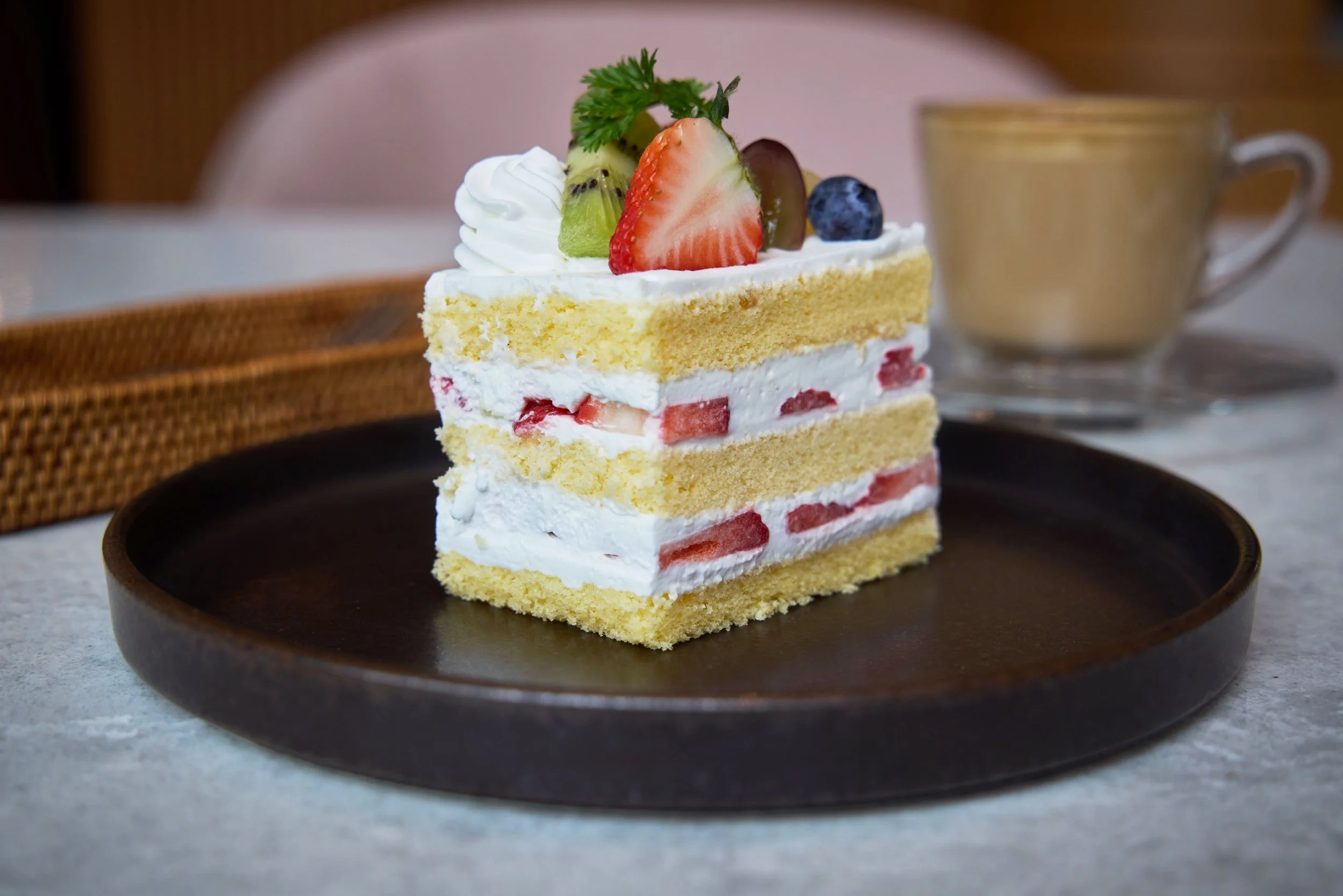 MiyakoHotelCafeDessertStrawBerryCakeWeb.jpg