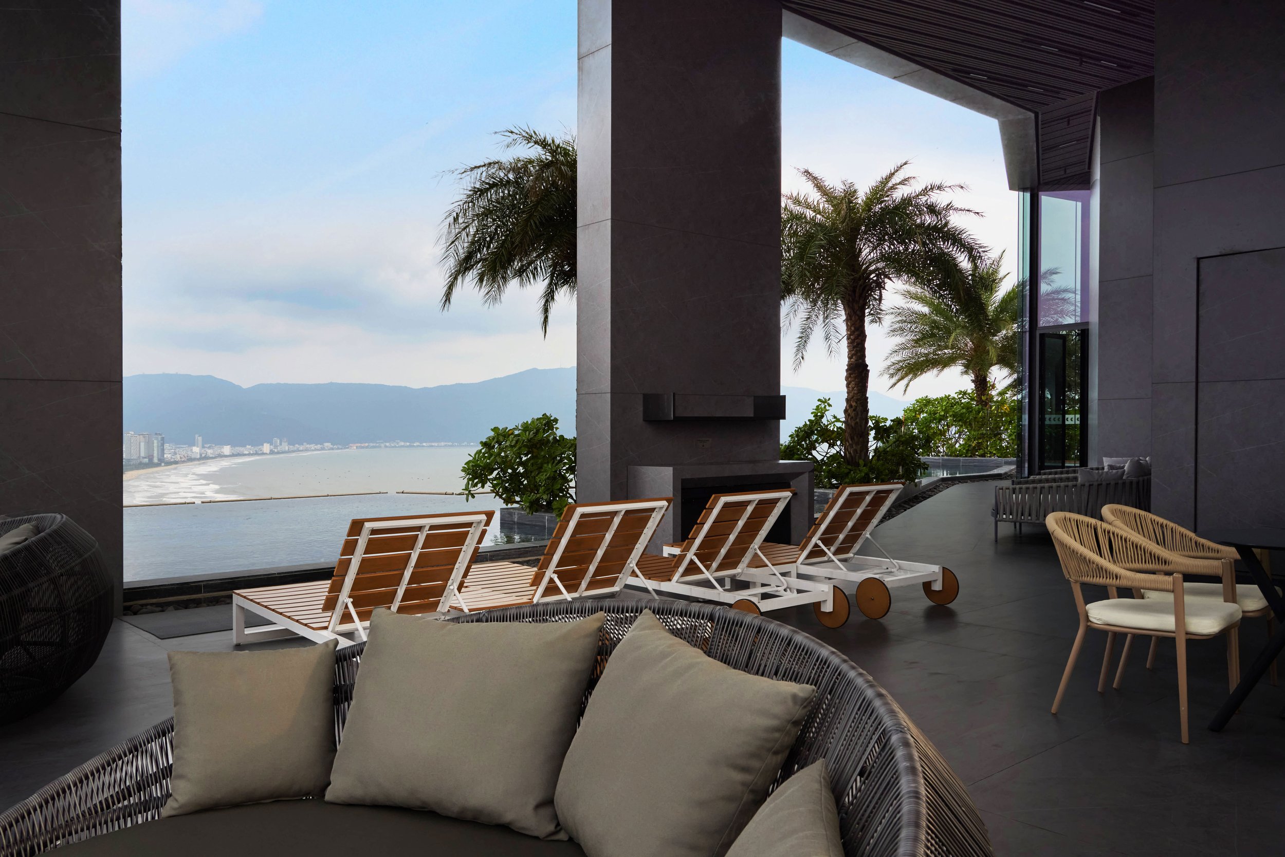 Rooftop Infinity pool M Hotel
