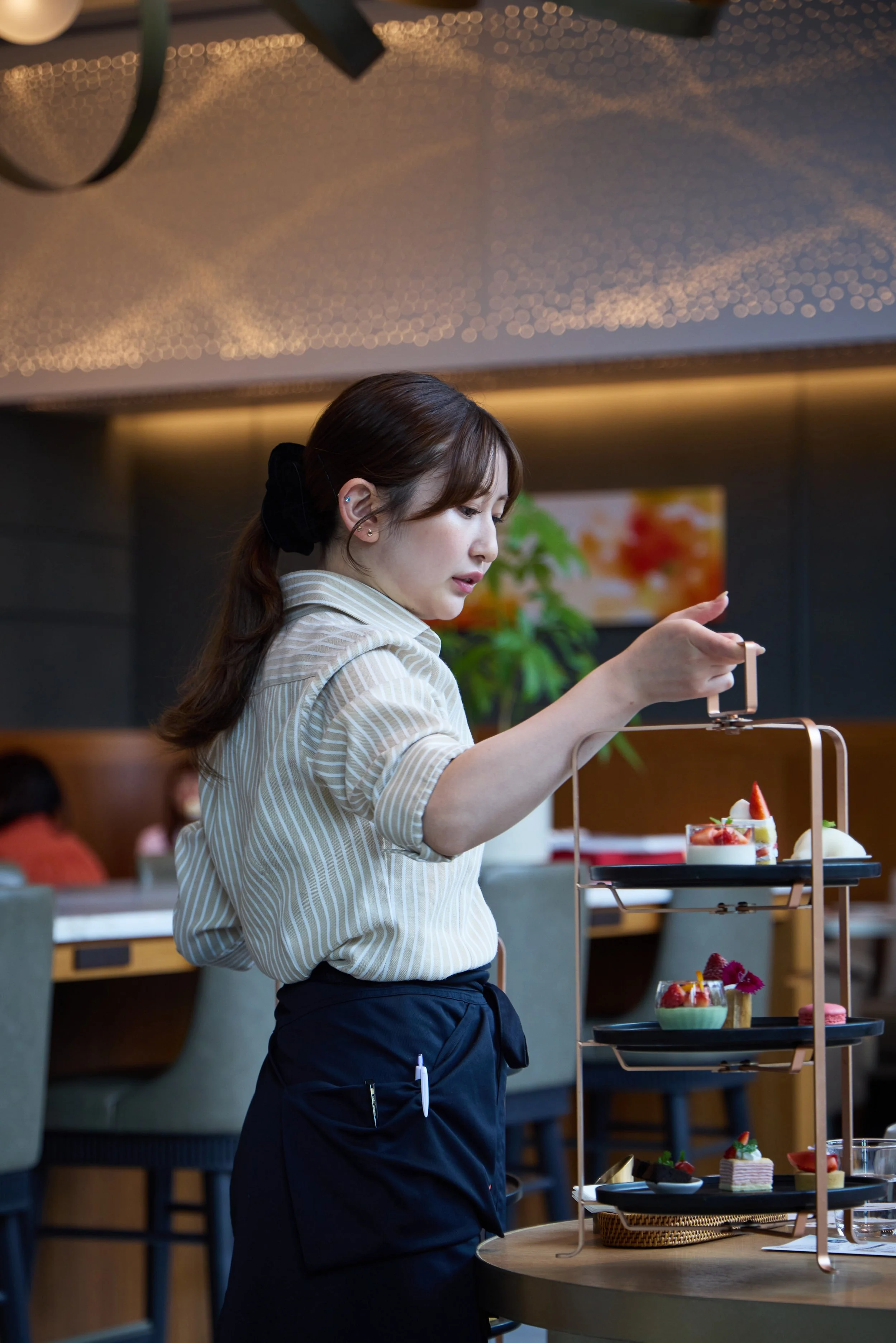 MiyakoHotelFukuokaCafeServiceWaitress.jpg