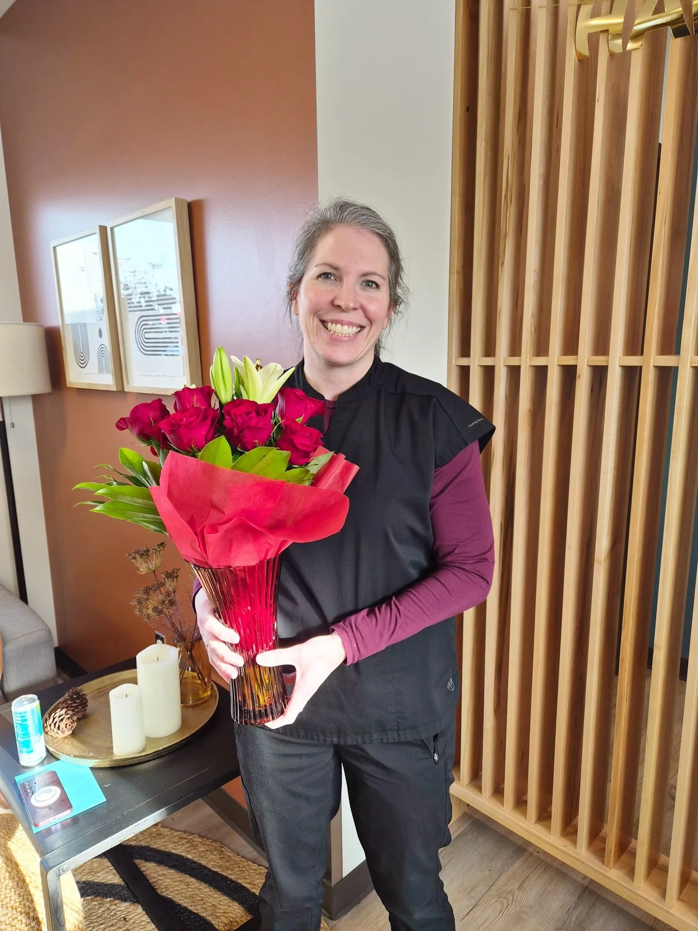 We are so grateful for our team✨ The last passed weeks, we celebrated the birthdays of Tasha, Hannah, Melisa and Dr. Z. with flowers and appreciation for everything they do to make our office a place full of care and smiles 🌸😁 Happy you ladies💕