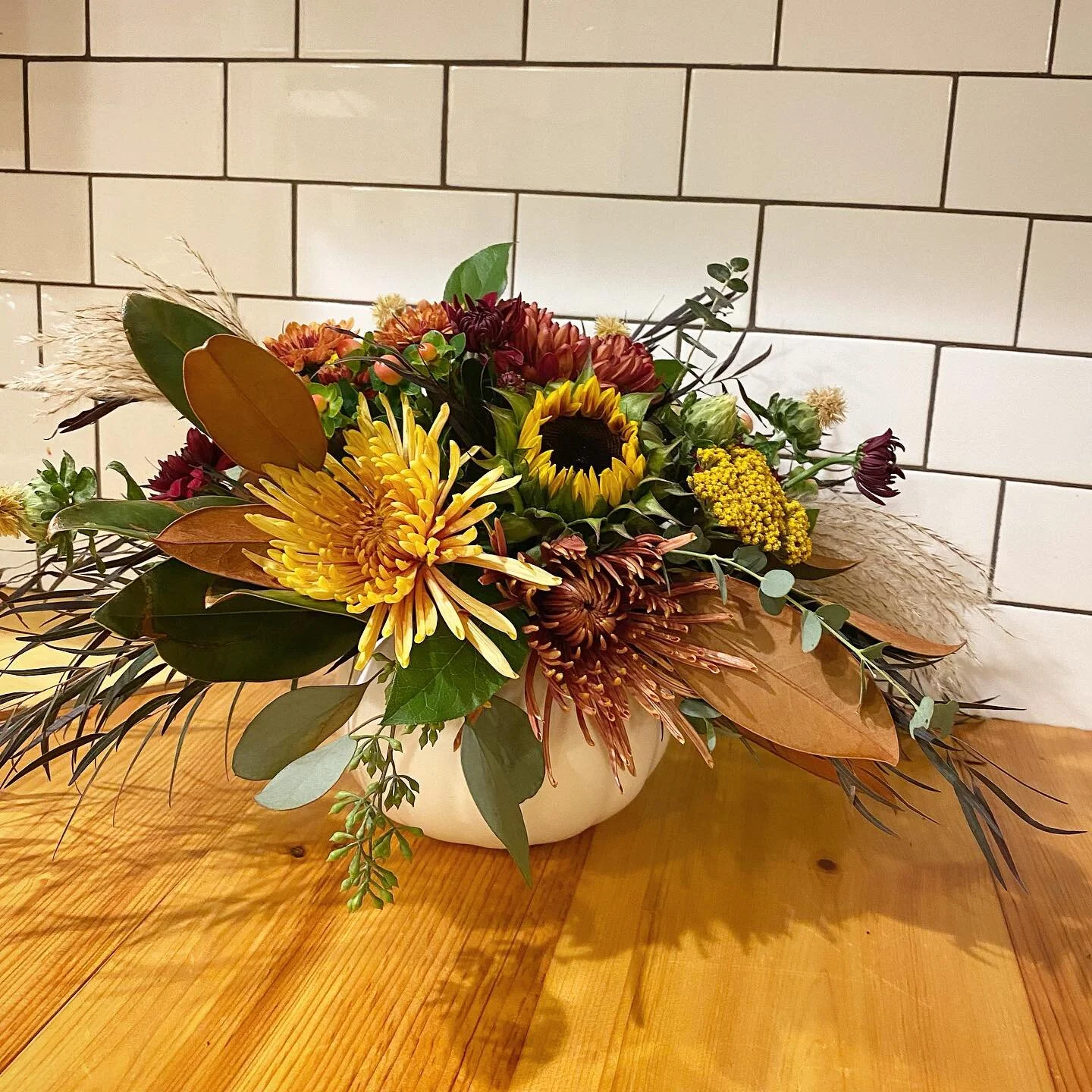 How about bringing flowers to the table this Thanksgiving? Available on line. 
“We deliver Smiles, Joy and Happiness.” 
www.Seiji-Ltd.net 
#smiles #joy #happiness #floraldesign #flowershop #flowers #sharinglove #philadelphia #Elkinspark