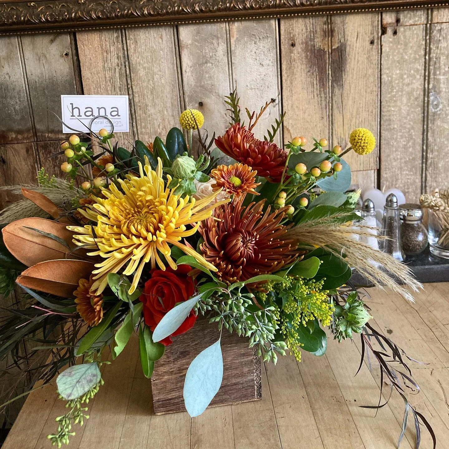 Let’s spend time together💐Holiday flower deliveries available online. 
“We deliver Smiles, Joy and Happiness.” 
www.Seiji-Ltd.net 
#smiles #joy #happiness #floraldesign #flowershop #flowers #sharinglove #philadelphia #Elkinspark