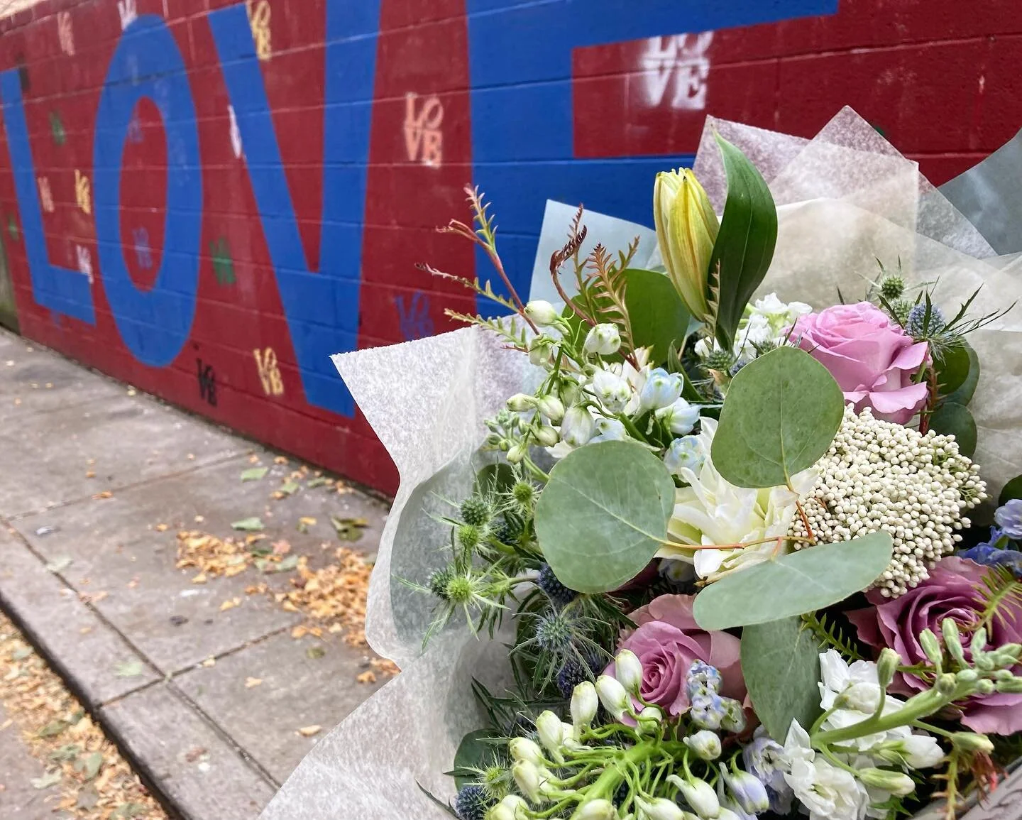 Sending Love to You
“We deliver Smiles, Joy and Happiness.” 
www.Seiji-Ltd.net 
#smiles #joy #happiness #floraldesign #flowershop #flowers #sharinglove #philadelphia #Elkinspark #eastoaklane #phillywedding #weddingflorist #eventflorist