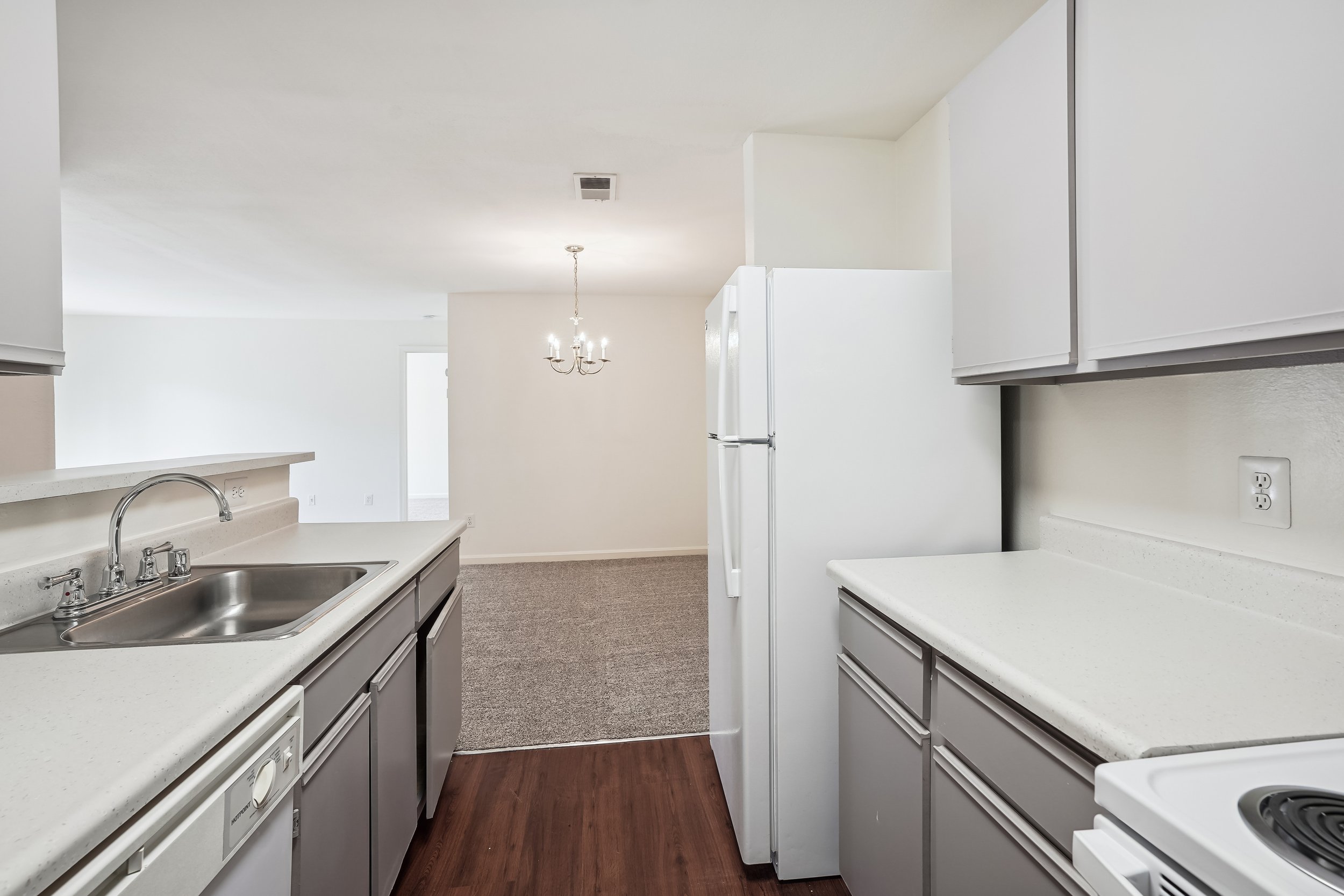  Our 2- and 3-bedroom apartments feature thoughtfully-designed kitchen spaces. 