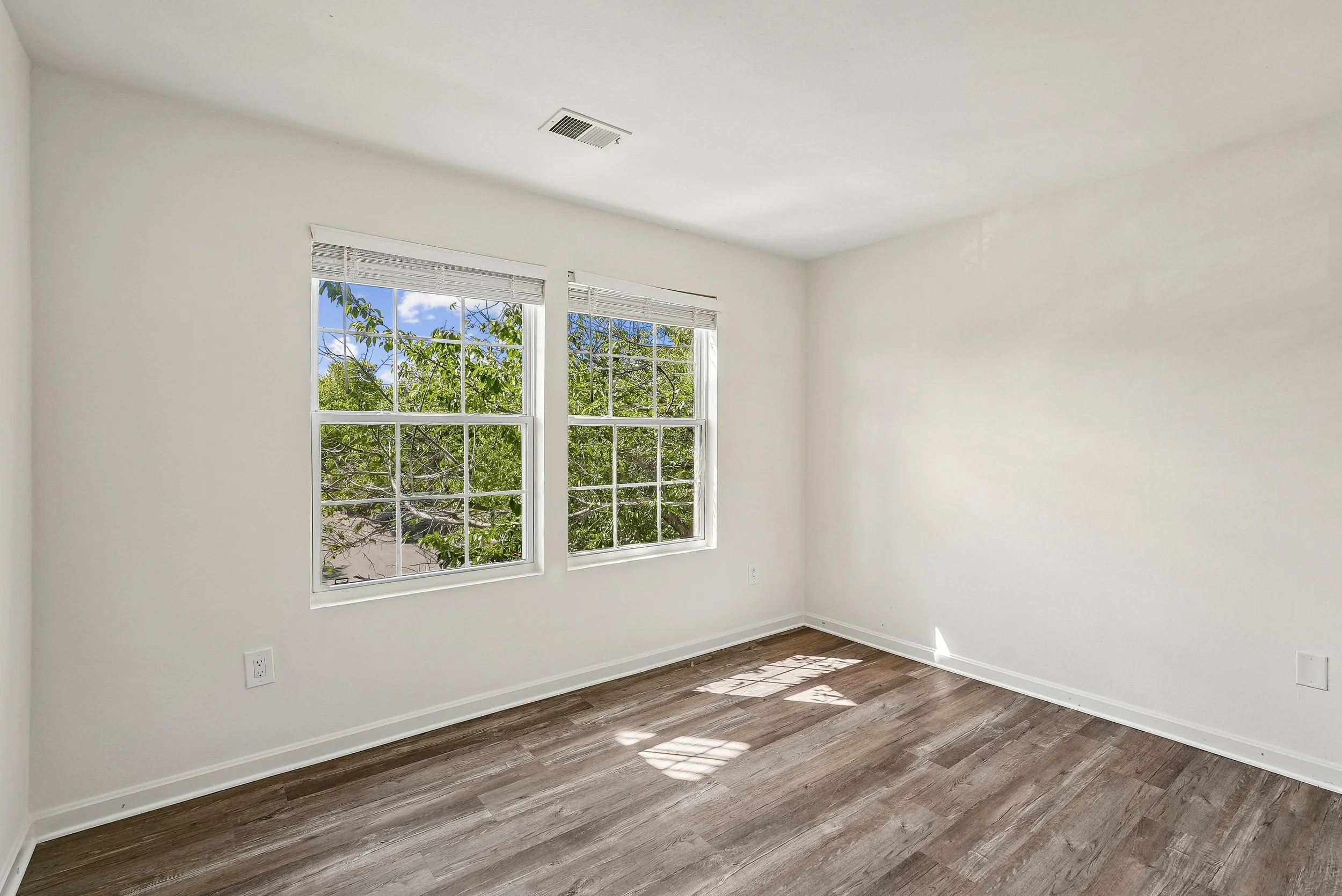 floor plan-bedroom-7qmt182dbr.jpg