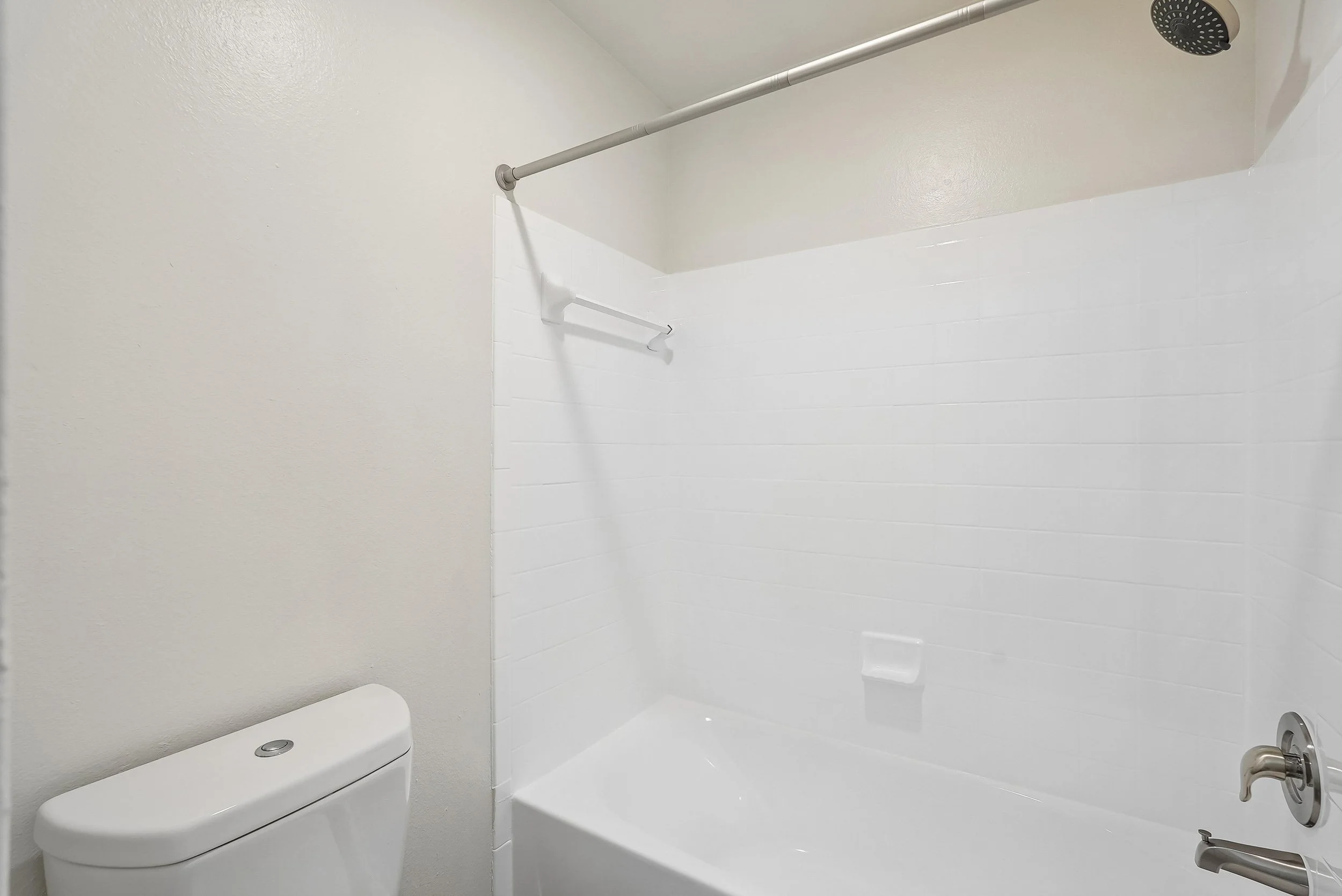 floor plan-primary bath-jhlouh40na.jpg
