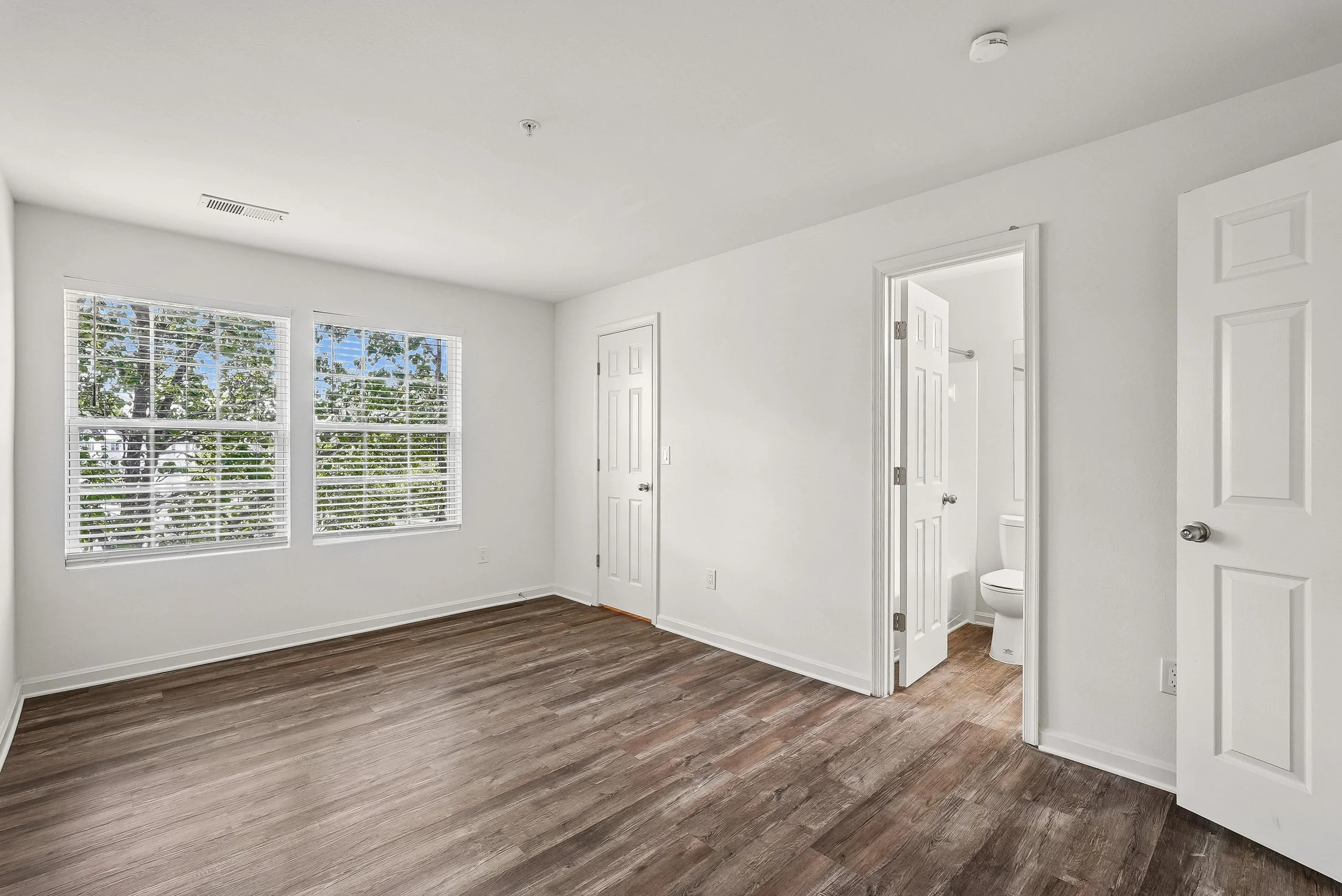  Find your perfect 2- or 3-bedroom standard market apartment home.  