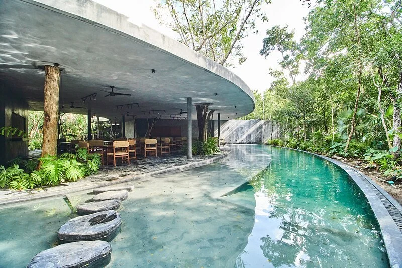 Restaurant Pool