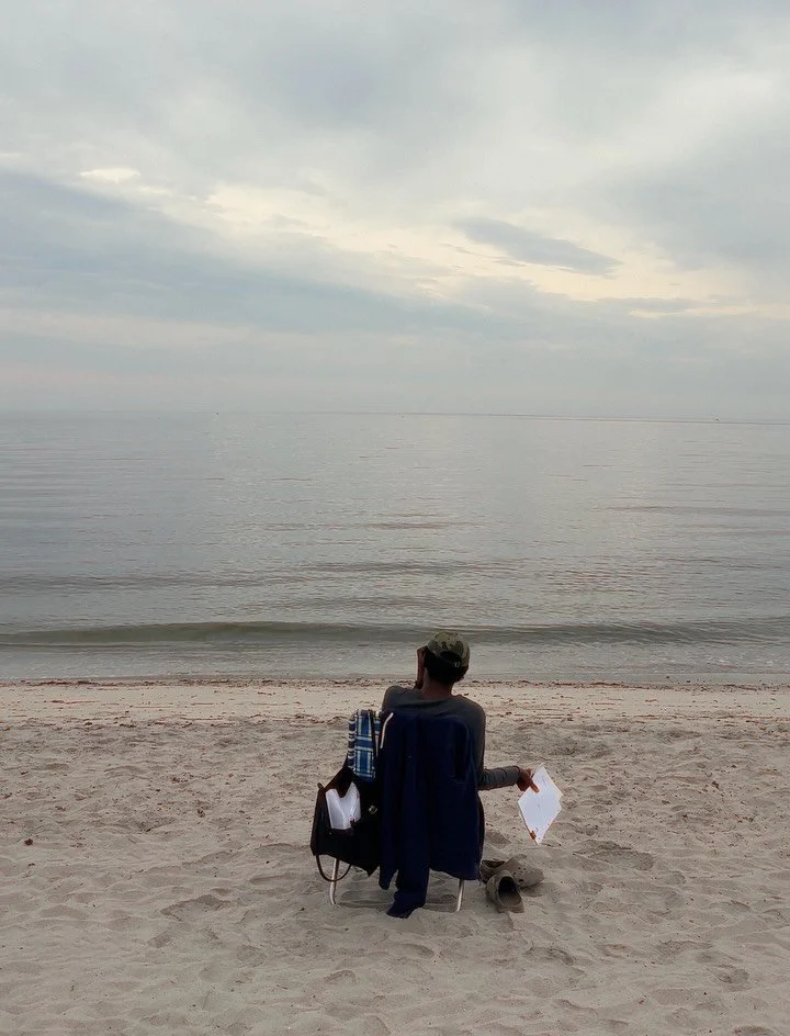 For the first day of summer (and for the first time), I went to the beach at 5:30 in the morning to read these two beautiful scripts by @avahrobinett & @sagenimitchell 🫂 Both were incredible works and I hope nothing but the best for these two on