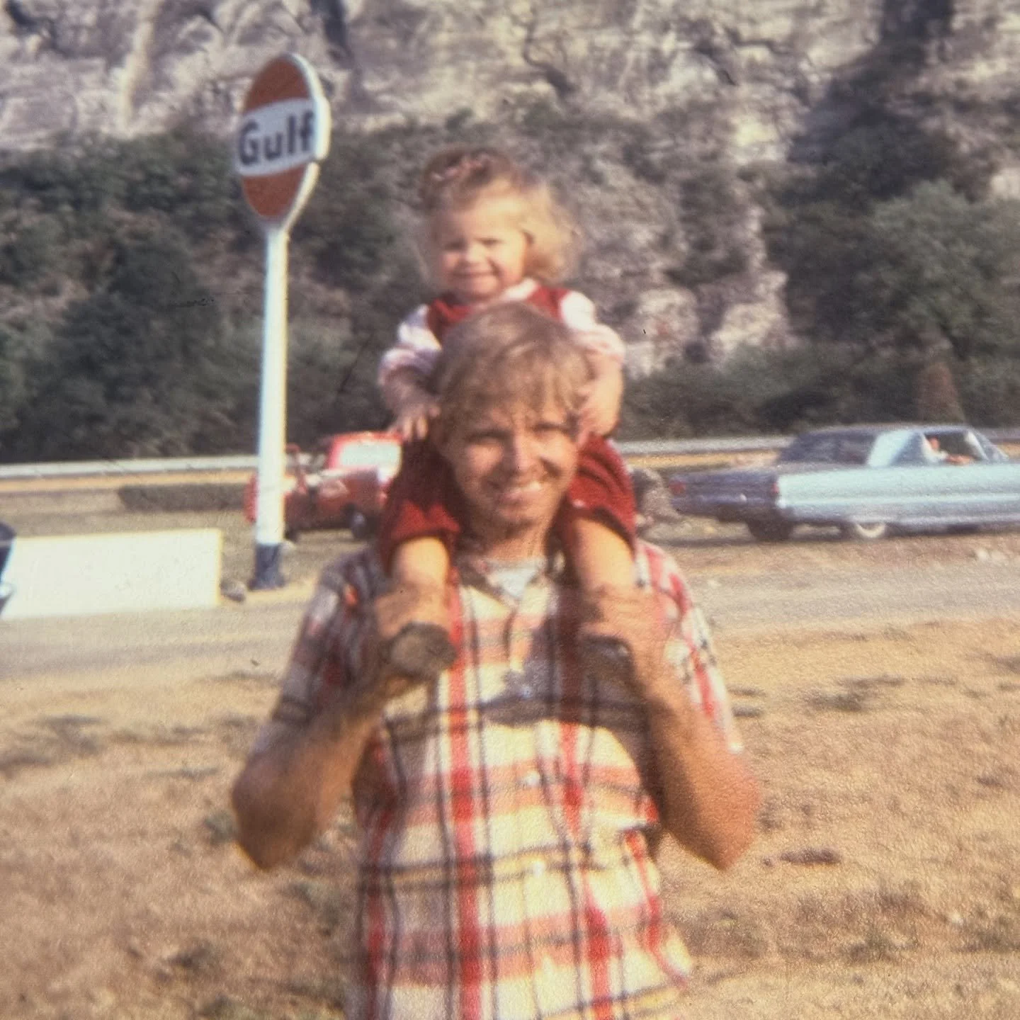 We discovered a treasure chest of photos! Some I&rsquo;ve never seen before&hellip; 📸

1️⃣ I especially love this photo, it captures so much. My fav place was on Dad&rsquo;s shoulders. It was fun and I always felt safe and on top of the world with h