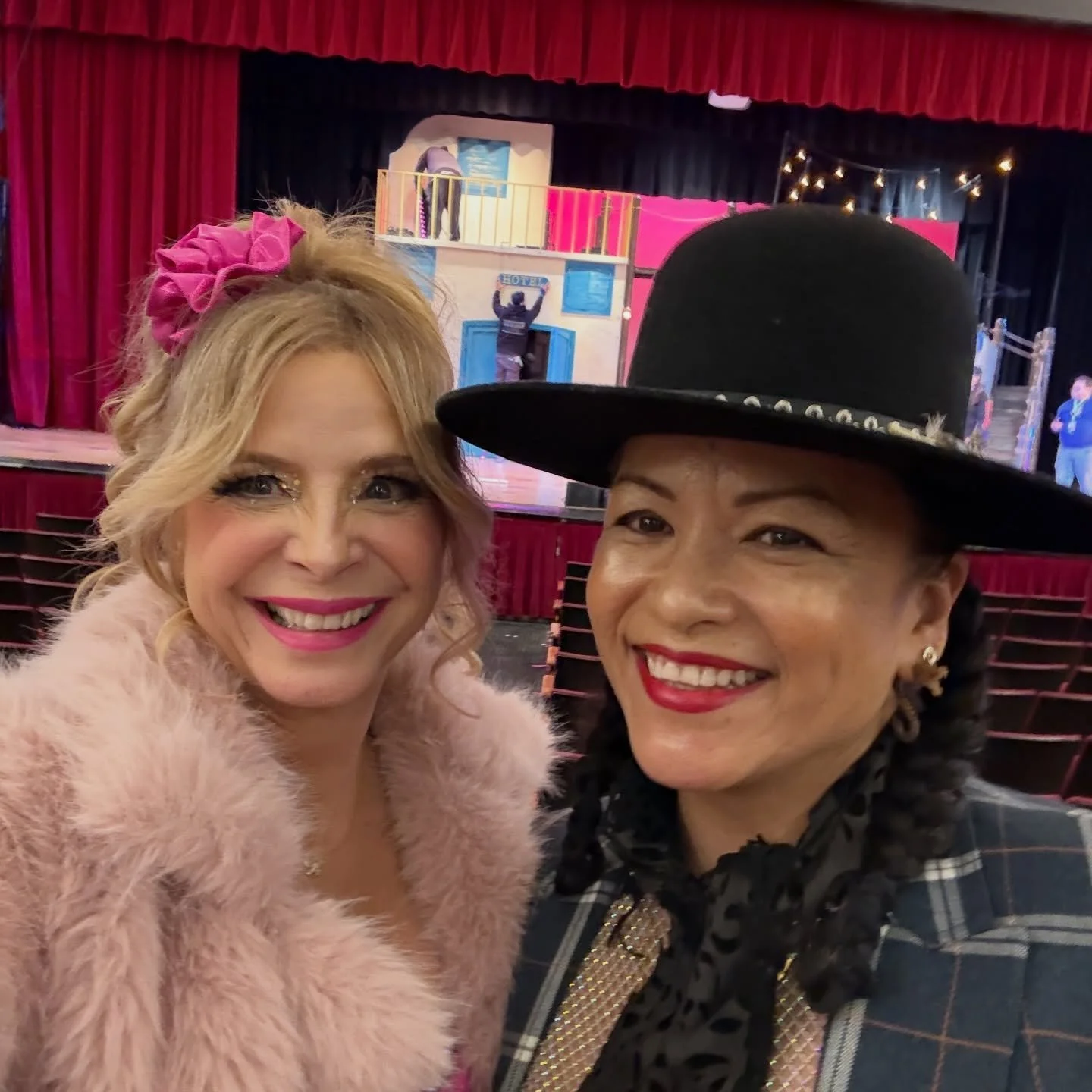 THANK U NEW YORK! 💕🪩🗽
You were bitter cold 🥶 outside but definitely🔥on the inside!!! The audience was fantastic and extra special to see these beautiful faces! TY for the warm embrace NY. We appreciate the awesome kick off! 💃🙌😍🎉

🚂Next stop