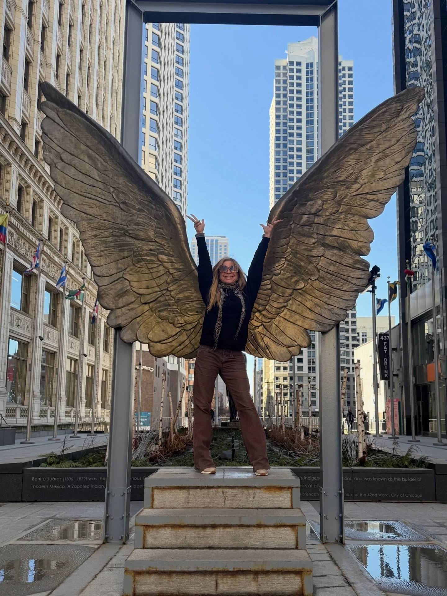 A beautiful day in Chicago! What an adventure we had as we let the day take us... Chicago Riverwalk, window shopping and found a hidden gem lunch spot inside @ralphlauren Who knew?!! Dad, thanks  for the SIGNS. Soaking it all IN!!! 🪽🎙️🪽

Partner i