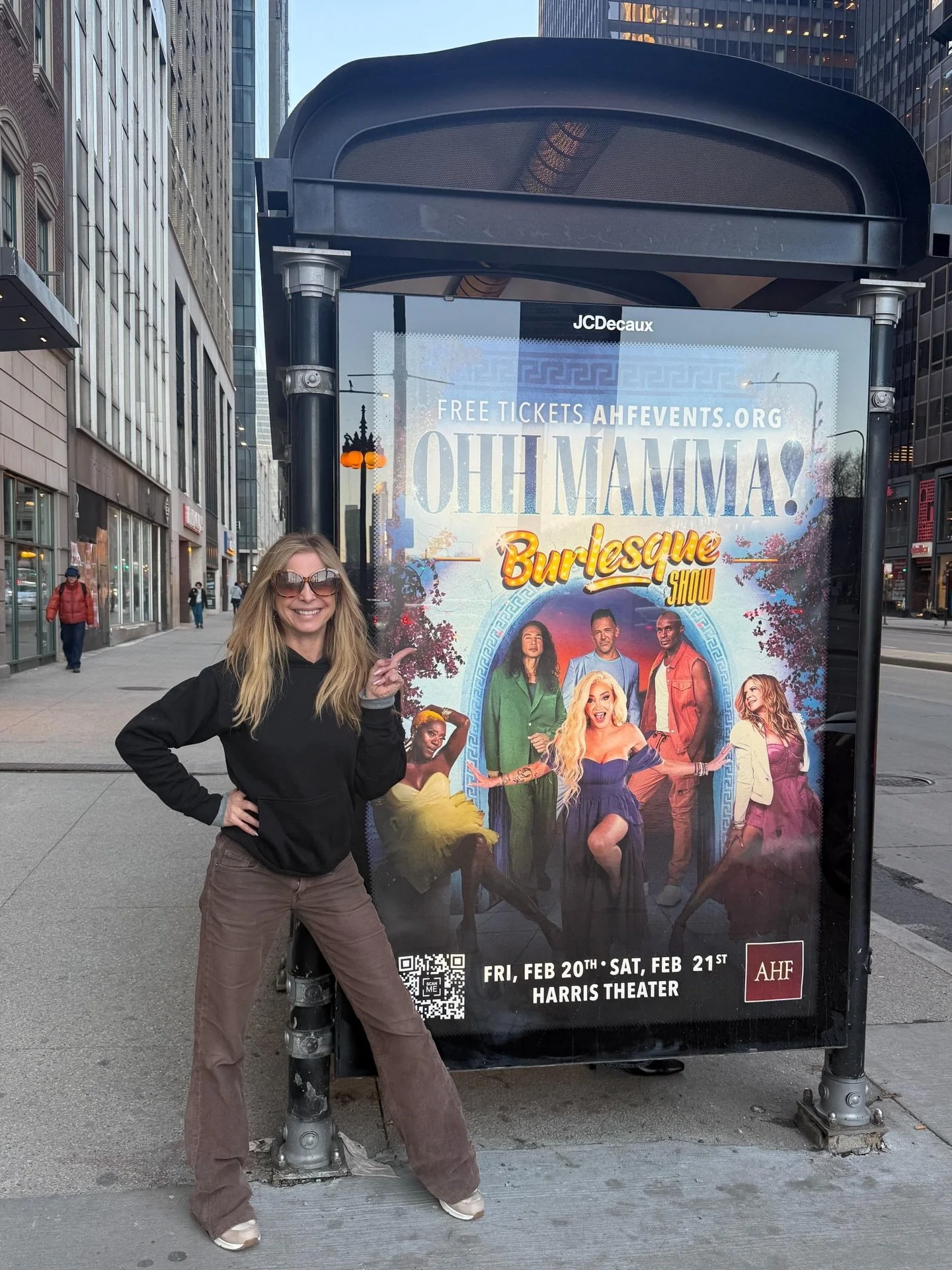 CHICAGO BUS STOP! 💕🚌💃😜

Don&rsquo;t miss 2 shows this weekend &mdash;> 
🪩 OHH, MAMMA! 
🗓️ FEB 20 / 21 
⏱️ 6.30 Doors / 8pm Show 
📍 @aidshealthcare 
🎟️ Reserve Comp Tix: https://ahfevents.org 

💕 See you there!