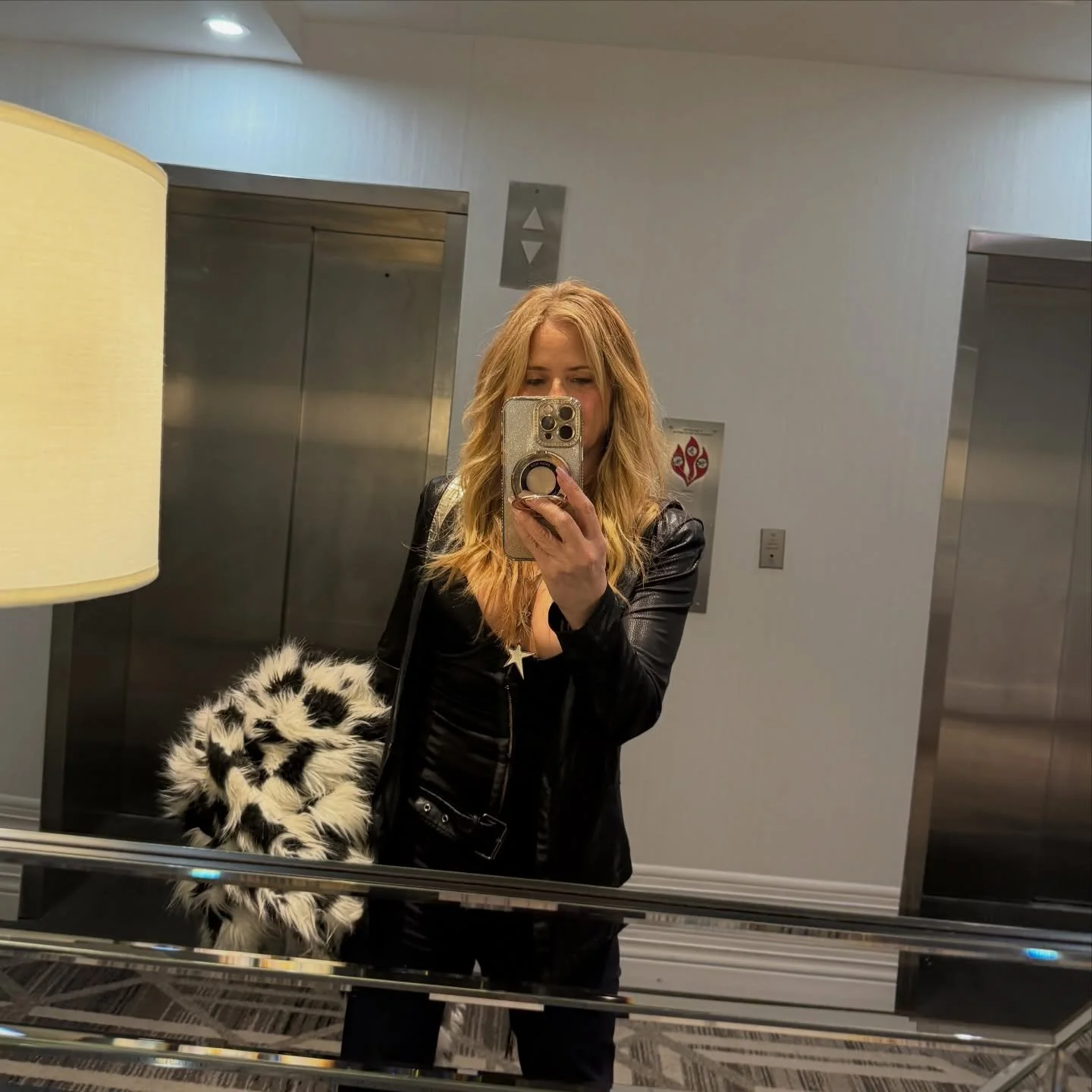 💕 elevators &amp; last city shenanigans 

What a BLAST with the cast! We got to take in @fortydeuceburlesque Columbus 👠 and cheer on @kaylajohnson.7 (who I cast in @theempirestripsback and #FortyDeuce) Love u Girl &amp; Ohh, Mamma CAST!!! 

Thanks 