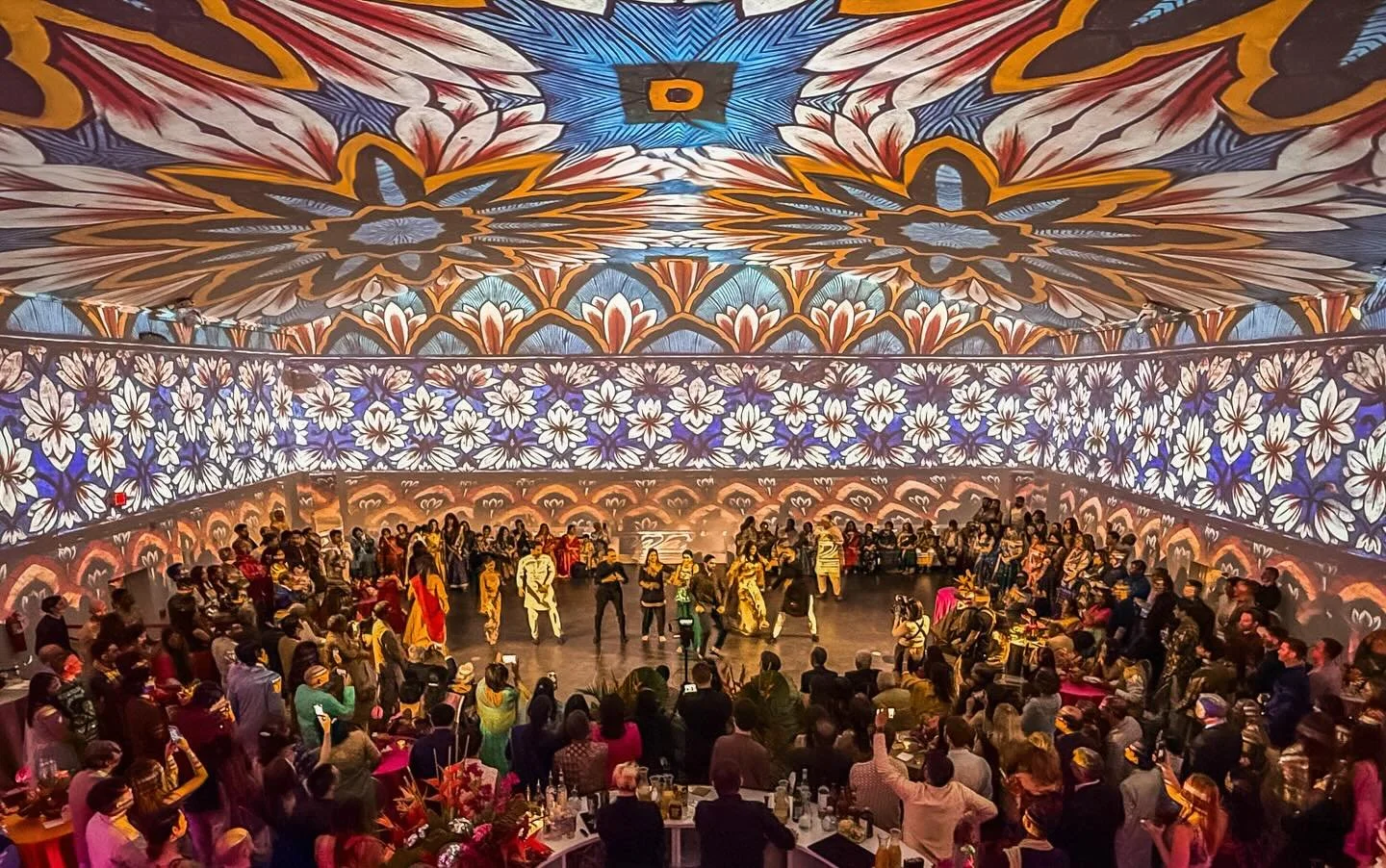 A Dazzling Sangeet Night
 💫💫💫🦚🦚🦚
A gorgeous night full of fabulous sangeet dance routines and stunning visuals!
👉Swipe to see some of the amazing scenes 
 
Planner: @tumhihoevents 
Visuals: @unitedprojection 
Venue: @thetemplehouse 
DJ: @empir