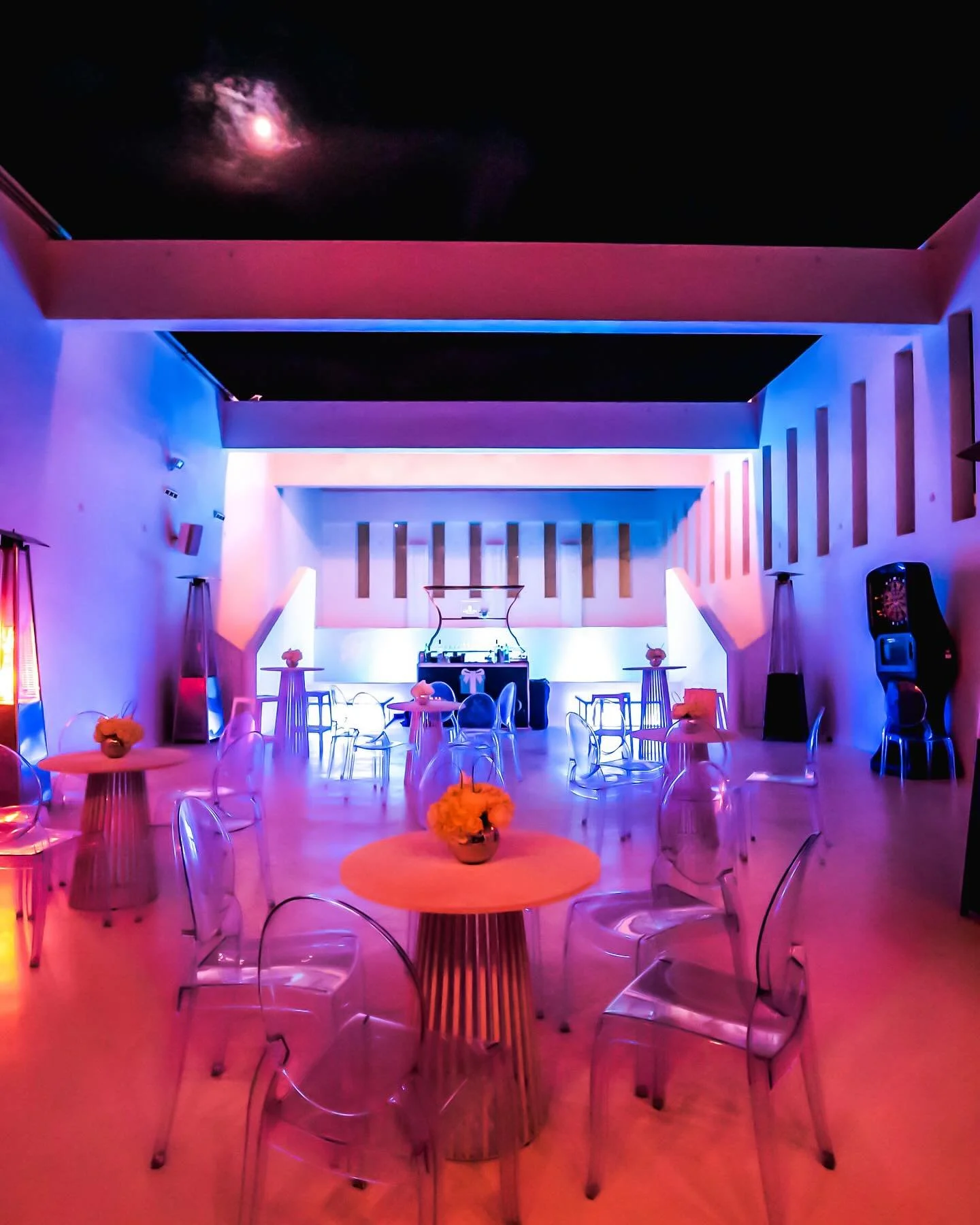 A gorgeous full moon cocktail hour on the outside terrace for this Tiffany (inspired), Diamond Skull, Hip Hop &amp; Basketball themed Batmitzvah 🩵💀💎🏀

@lisapierceevents 

Batmitzvah, mitzvah, Barmitzvah, Miami Events, Miami Venue, Event Design, B