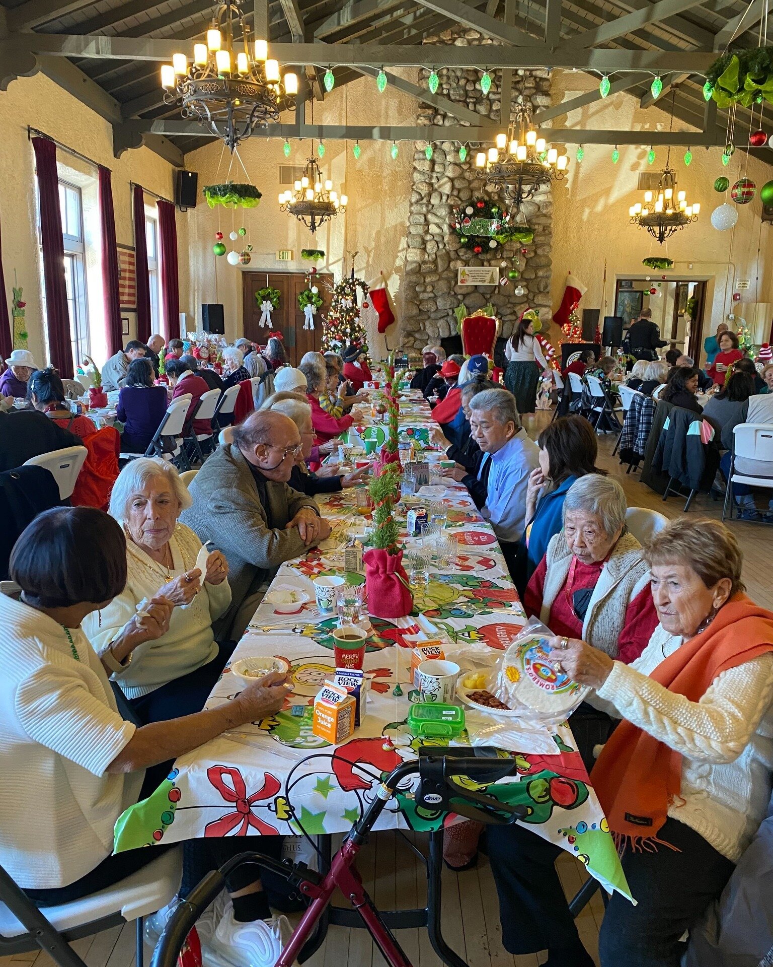 The South Pasadena Senior Center hosted a festive Holiday Luncheon with help from the South Pasadena Police Department , and of course South Pasadena Community Services! Pass the cookies, please! 🎅🎄🌟🕎

#SeniorServices #mydayinla #onlyinla #southp