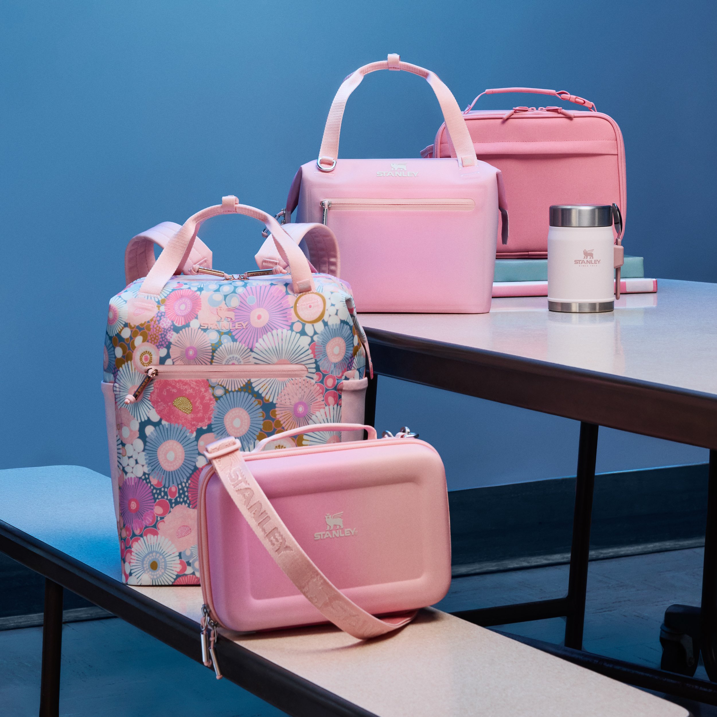 H226-OMNI-Cafeteria-Retail-Backpack-3Lunchboxes-FoodJar-Pink-Vertical_0318 _R4.jpg