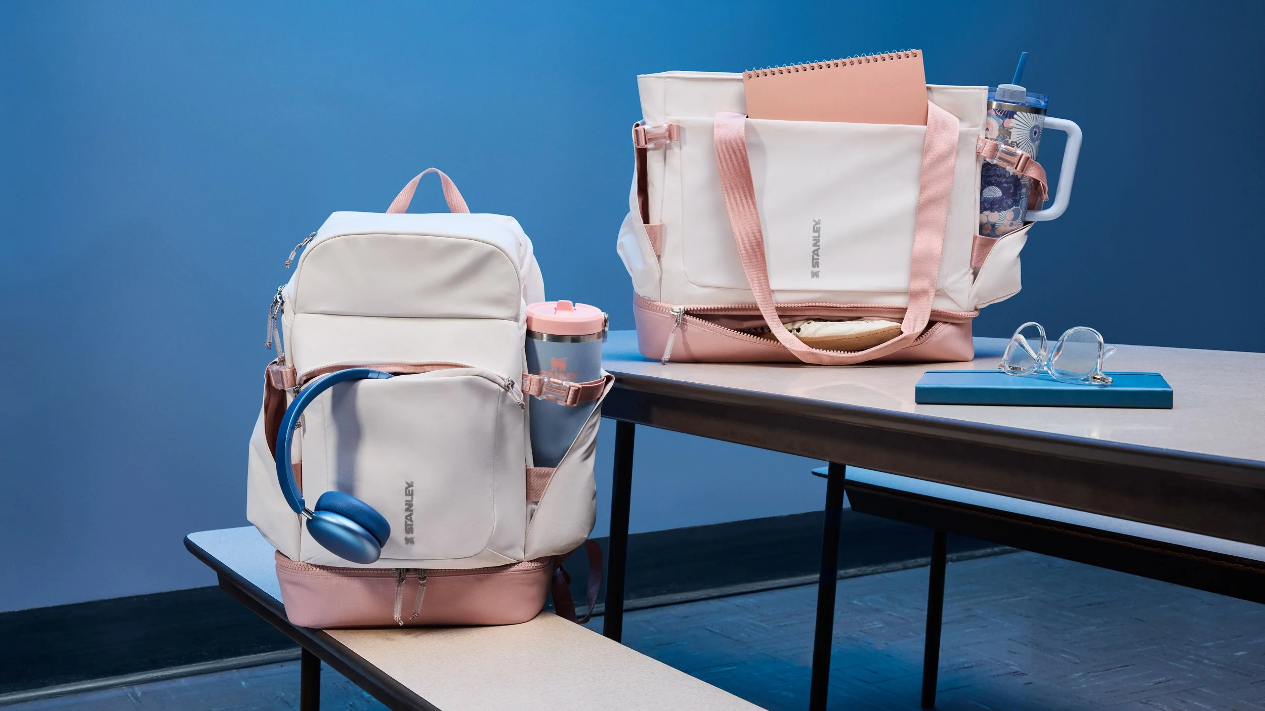 H226-OMNI-Cafeteria-Retail-Vitalize-Backpack-Tote-Horizontal_0167 _R4.jpg