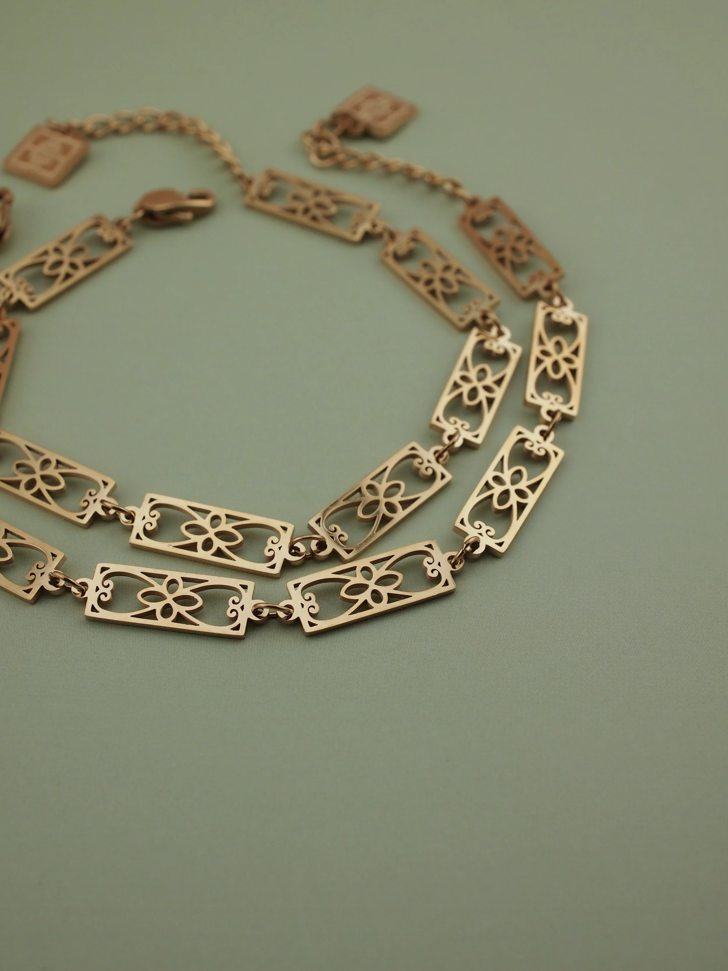 ROBLE_BRACELET_GOLD01.JPG