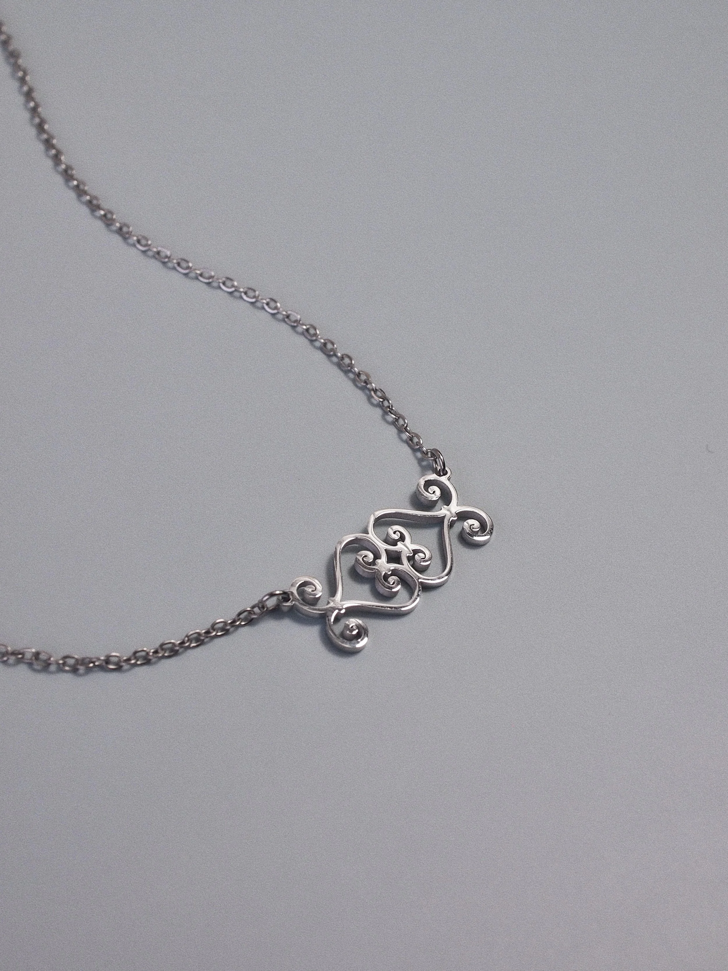 URAL_CORAZON_SILVER_NECK_2.jpg