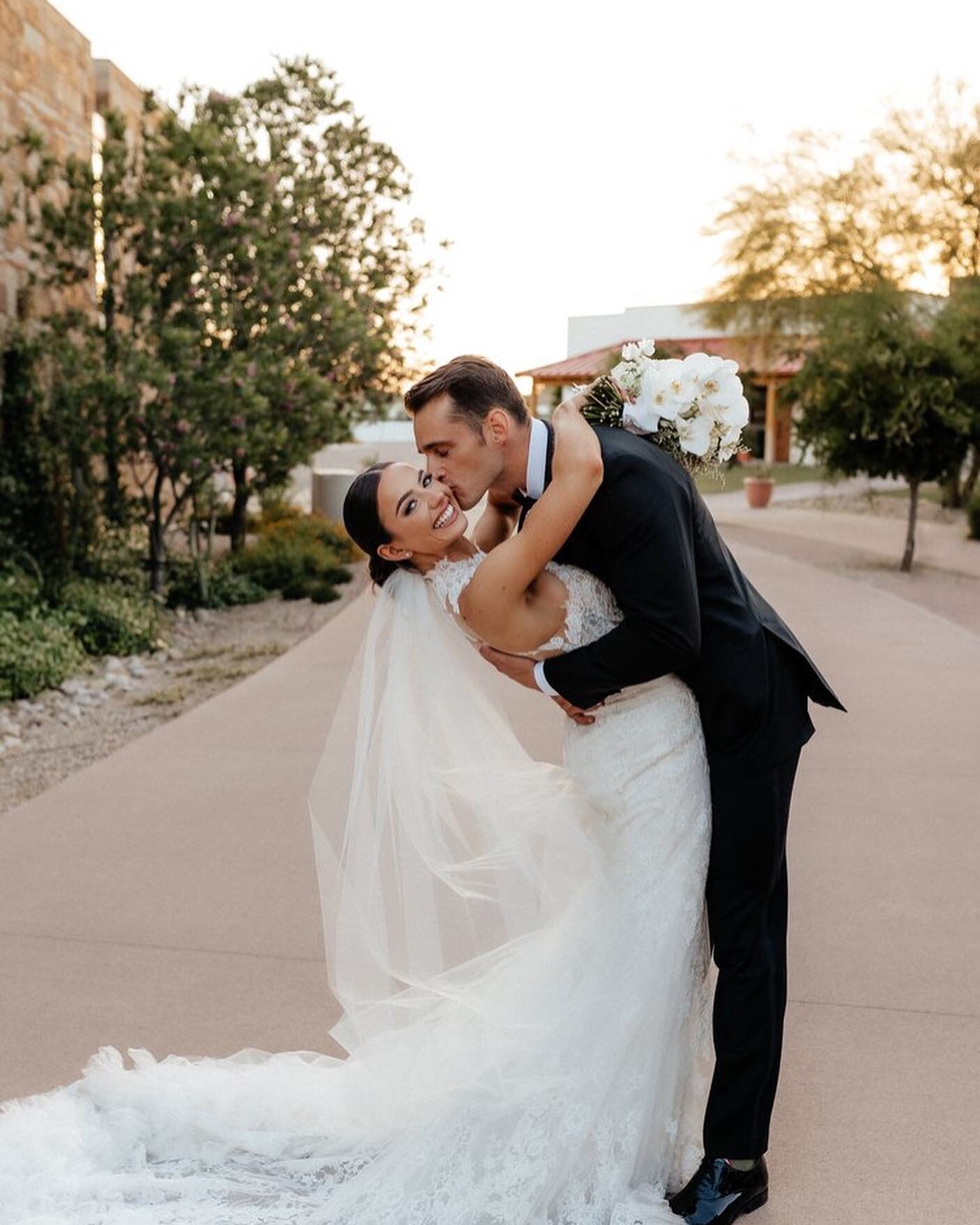 obsessed with them, and the joy RADIATING out of Elena, setting the bar on how happy you should be moments after vowing on forever 🥲
.
photo: @madi.aldy.photo 
planning: @gatheringsbyelle